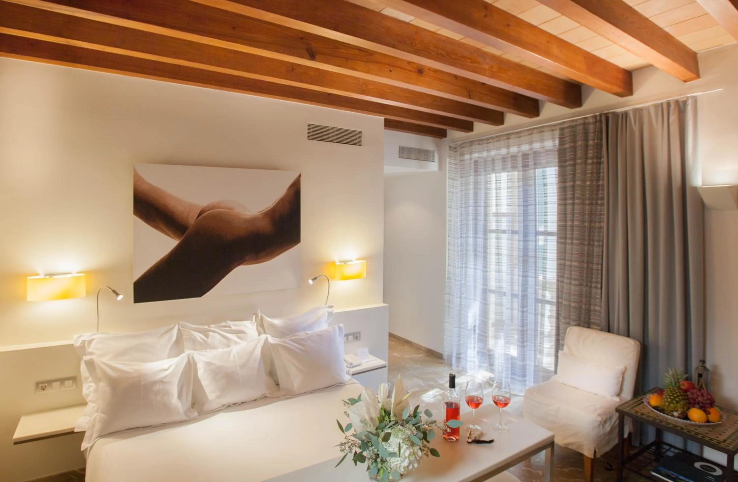 Bed in Petit Palace Hotel Tres