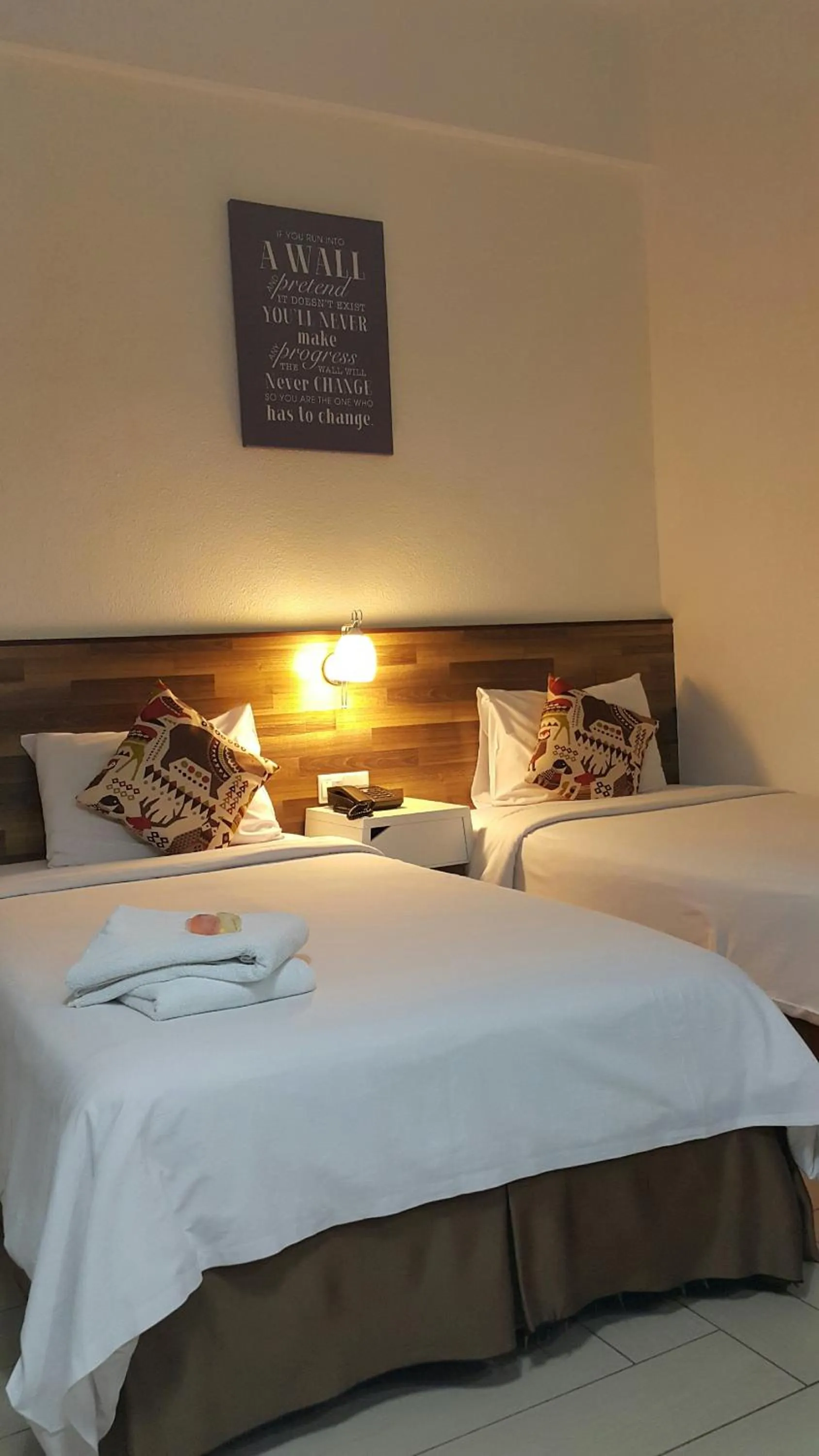 Photo of the whole room, Bed in Dynasty Inn