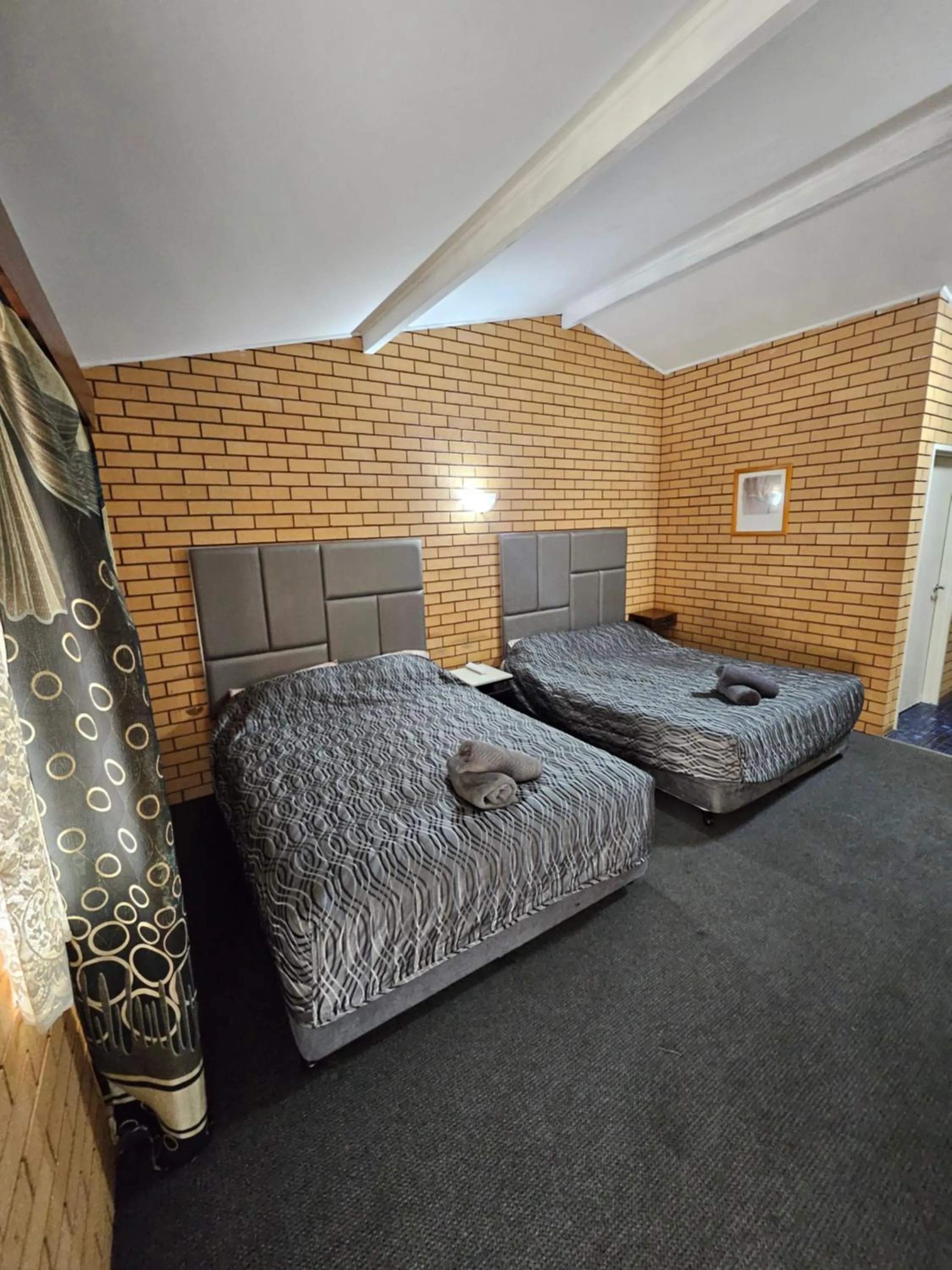 Bed in Stockman Motor Inn