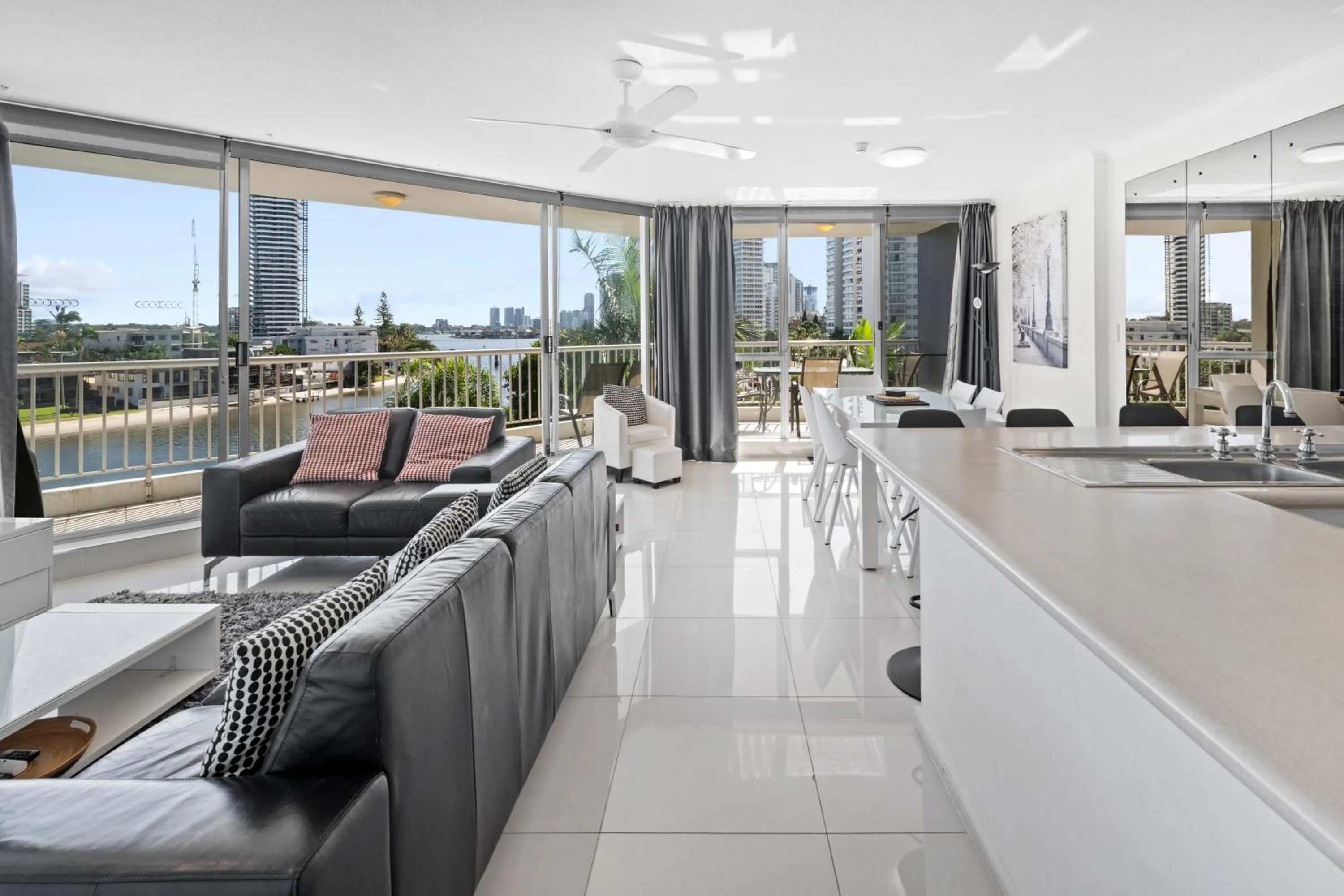 Moorings On Cavill Surfers Paradise