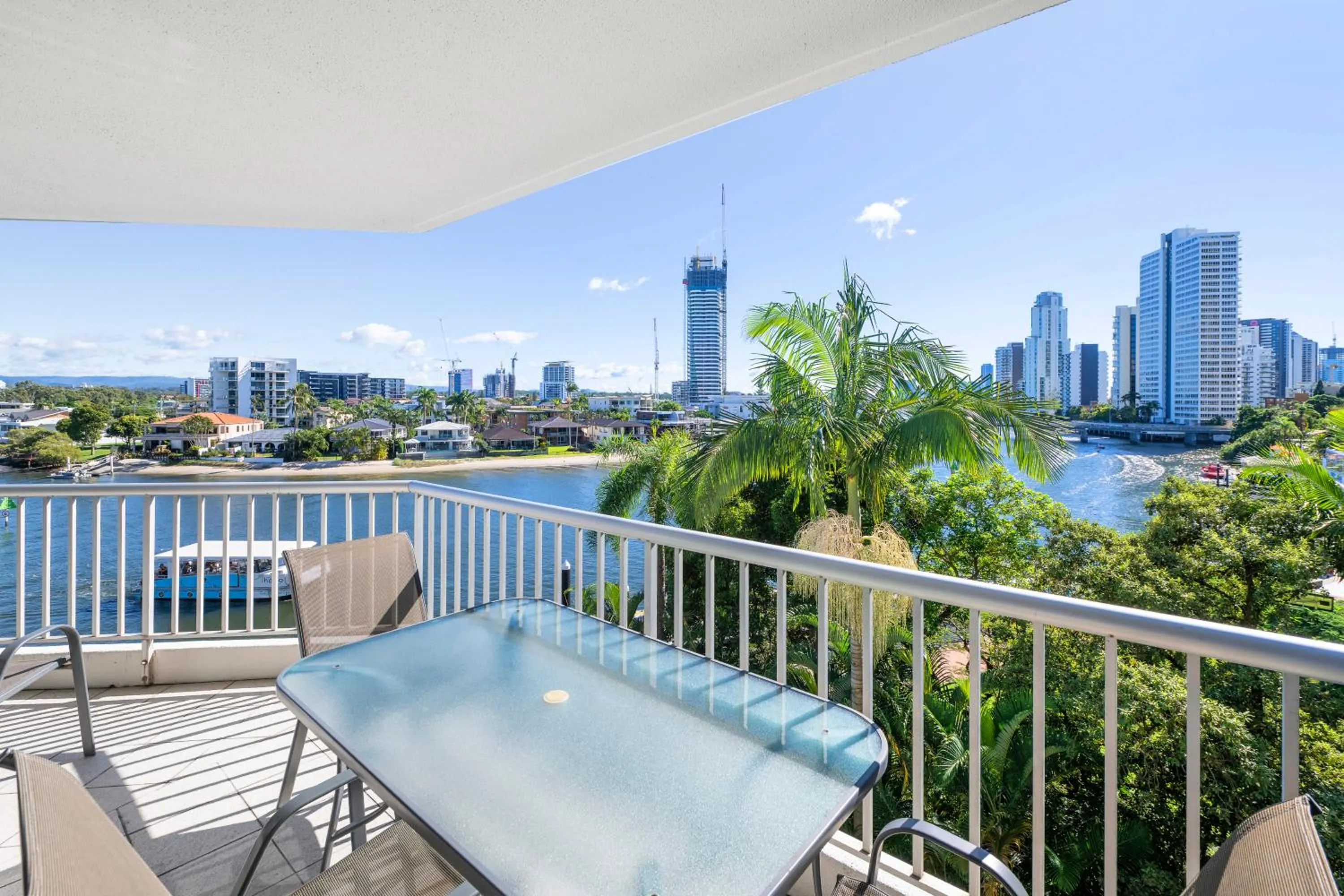 Moorings On Cavill Surfers Paradise