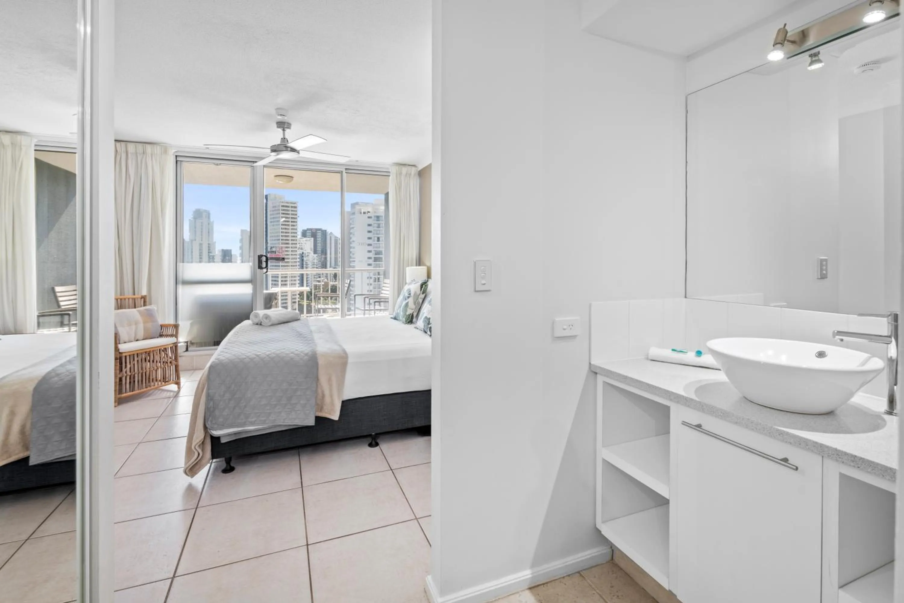 Bedroom, Bed in Moorings On Cavill Surfers Paradise