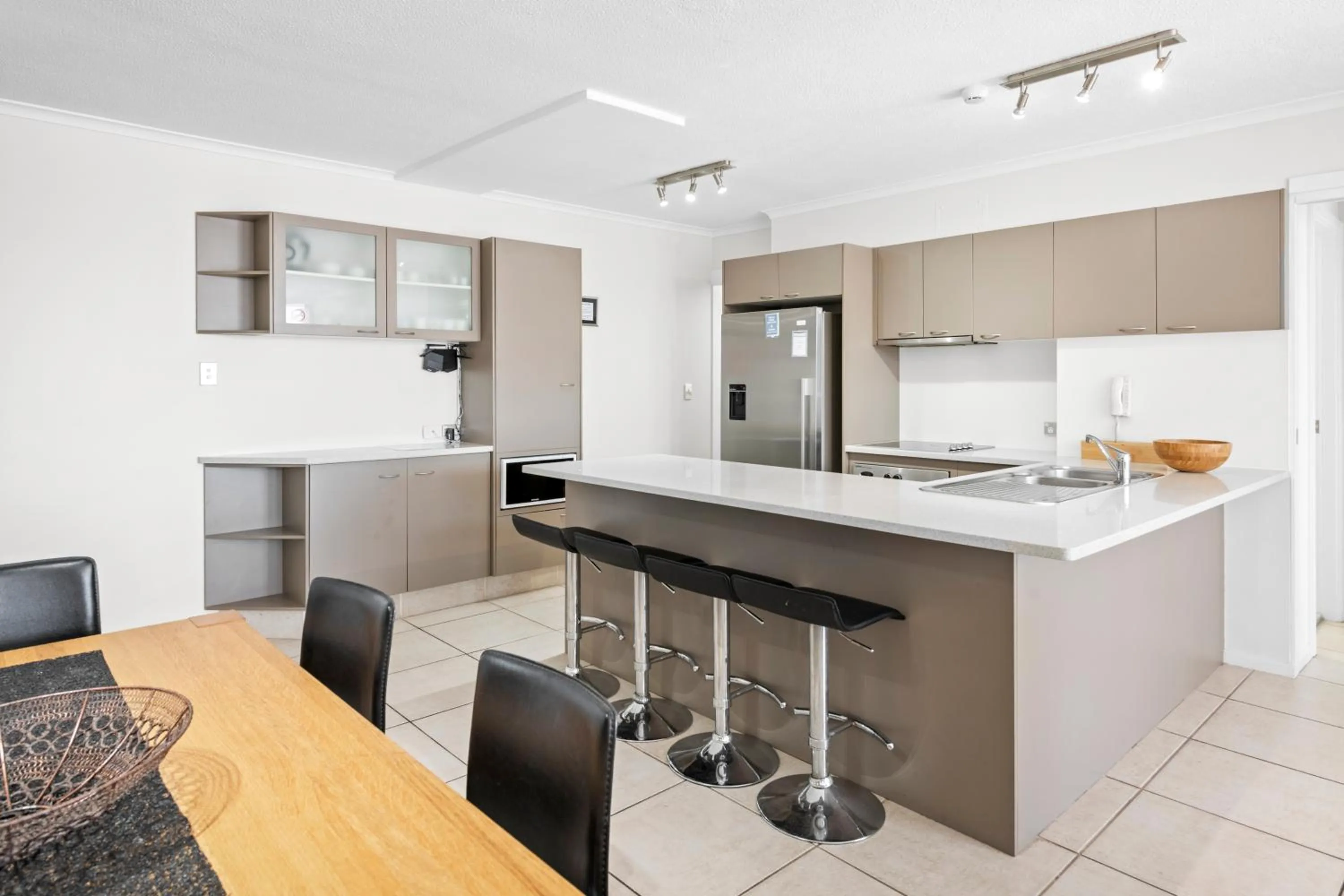 Kitchen or kitchenette in Moorings On Cavill Surfers Paradise