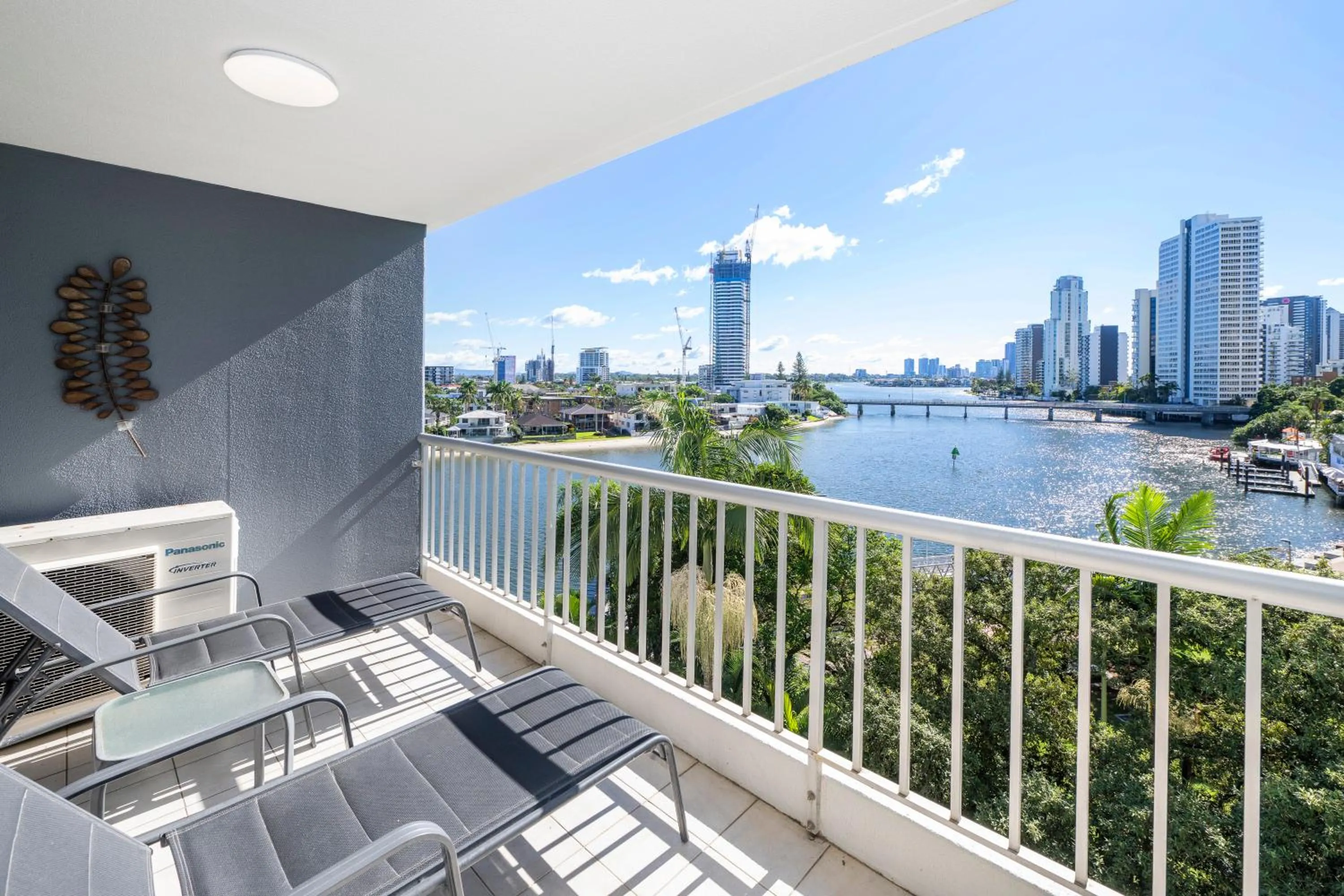 Moorings On Cavill Surfers Paradise