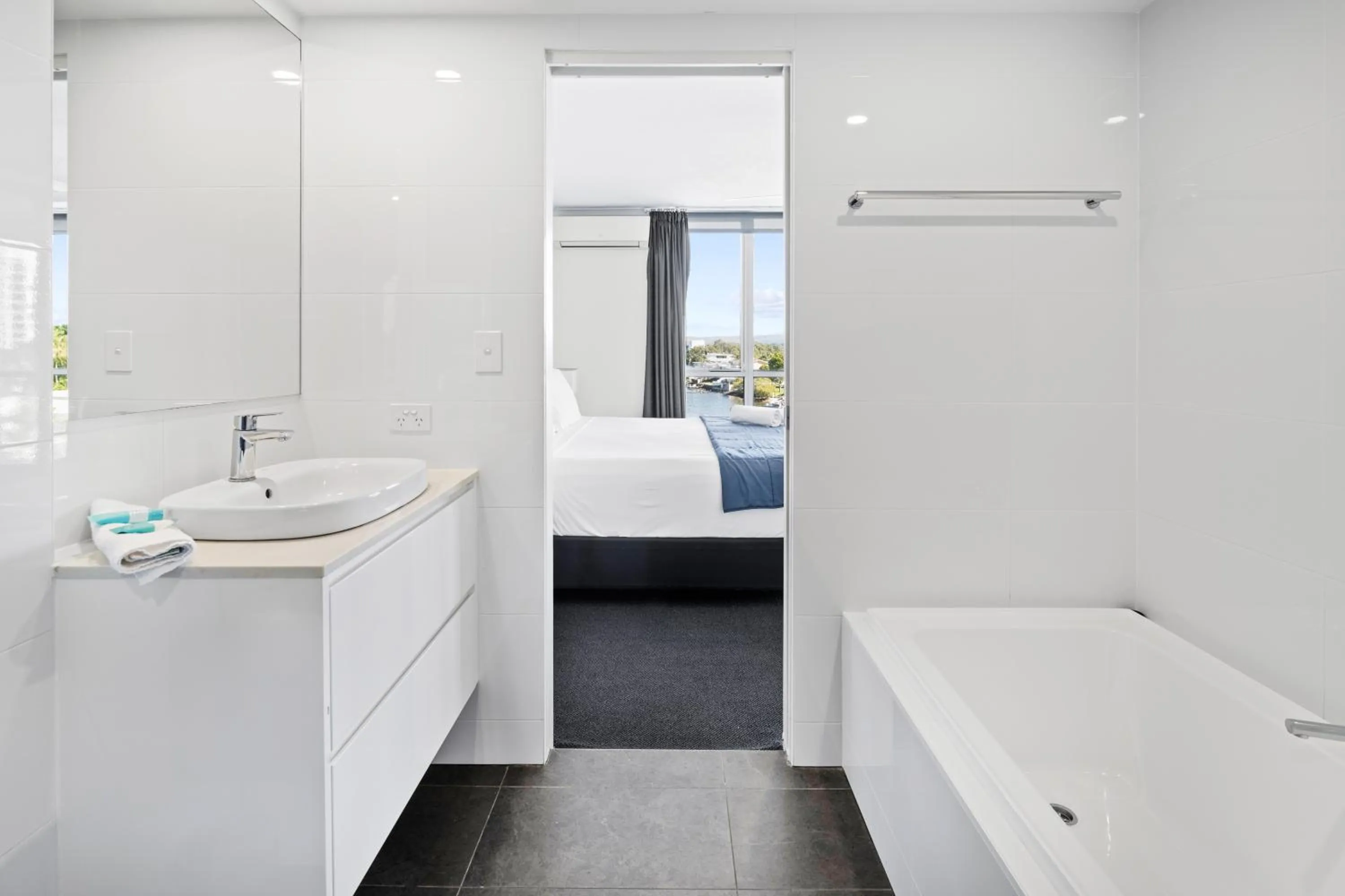 Bed in Moorings On Cavill Surfers Paradise