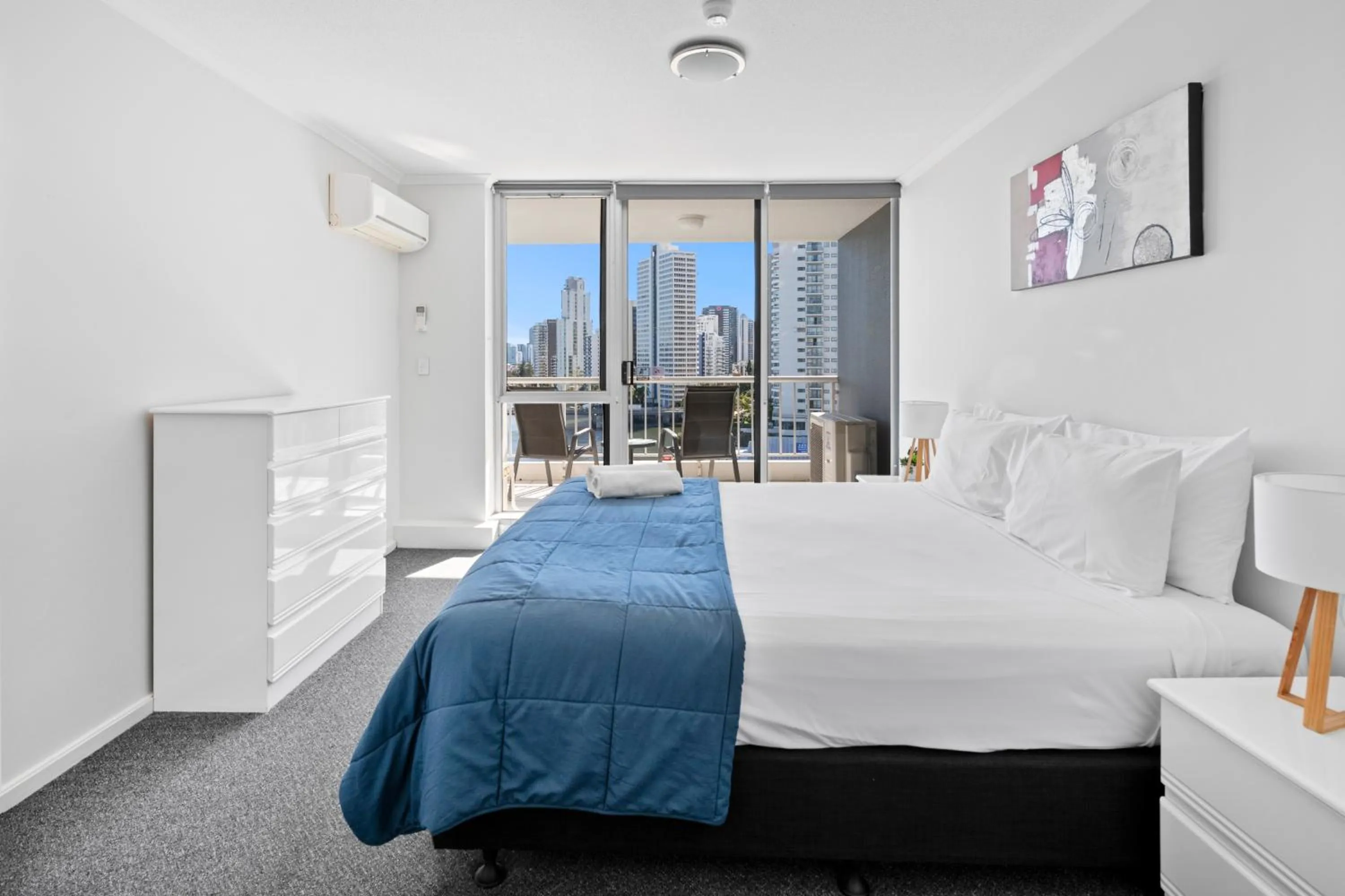 Bed in Moorings On Cavill Surfers Paradise