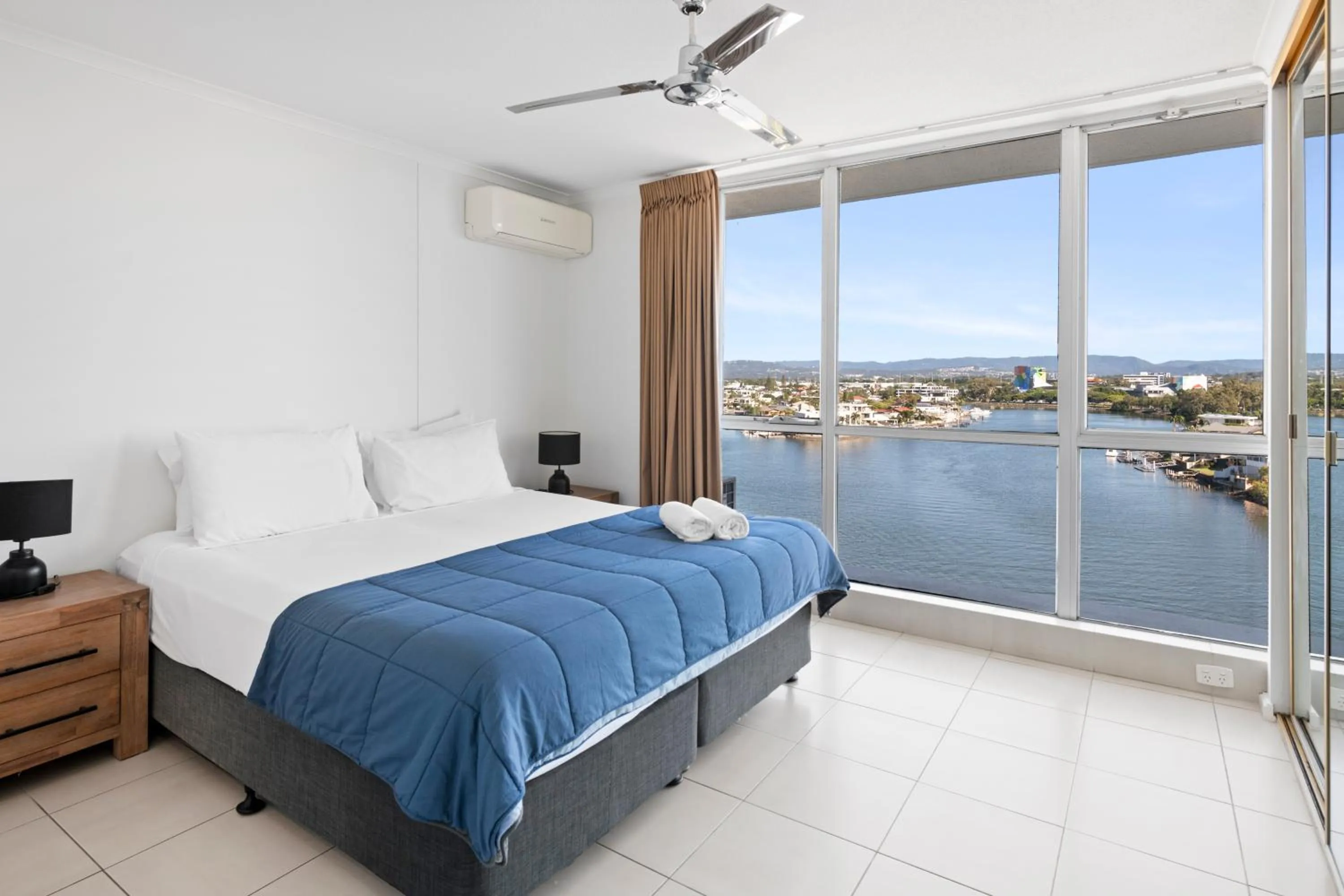 Bedroom, Bed in Moorings On Cavill Surfers Paradise