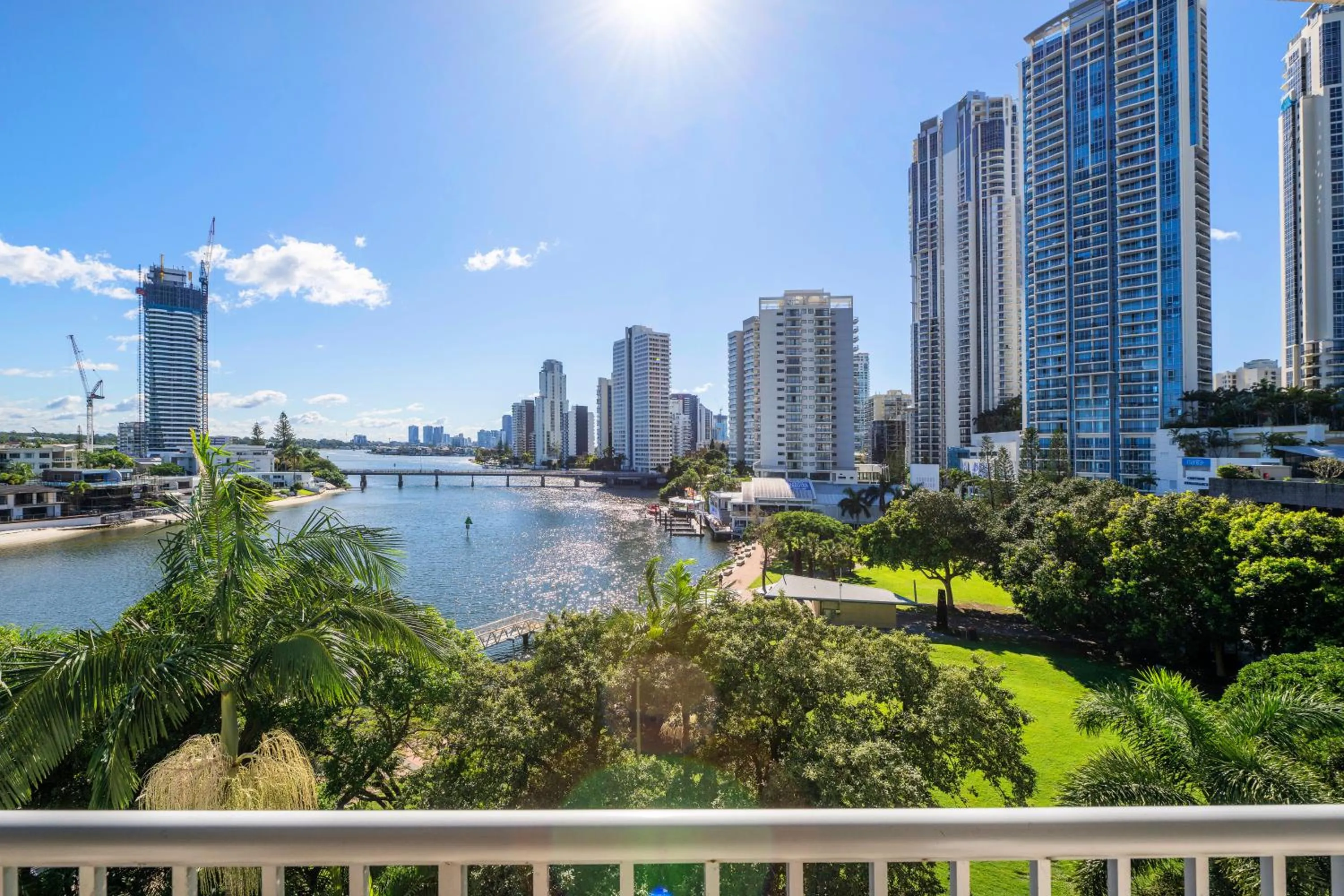 Moorings On Cavill Surfers Paradise