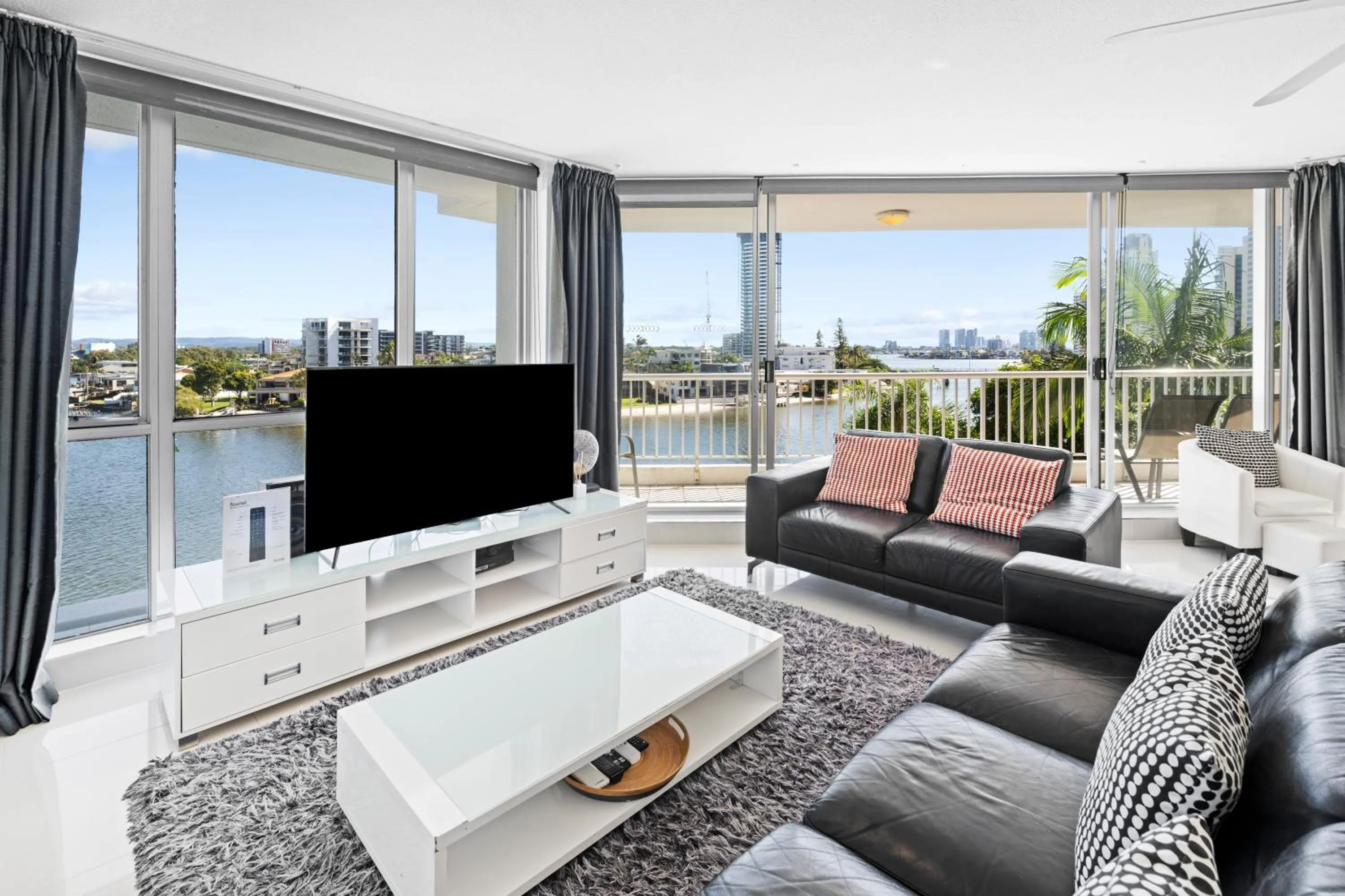 Moorings On Cavill Surfers Paradise