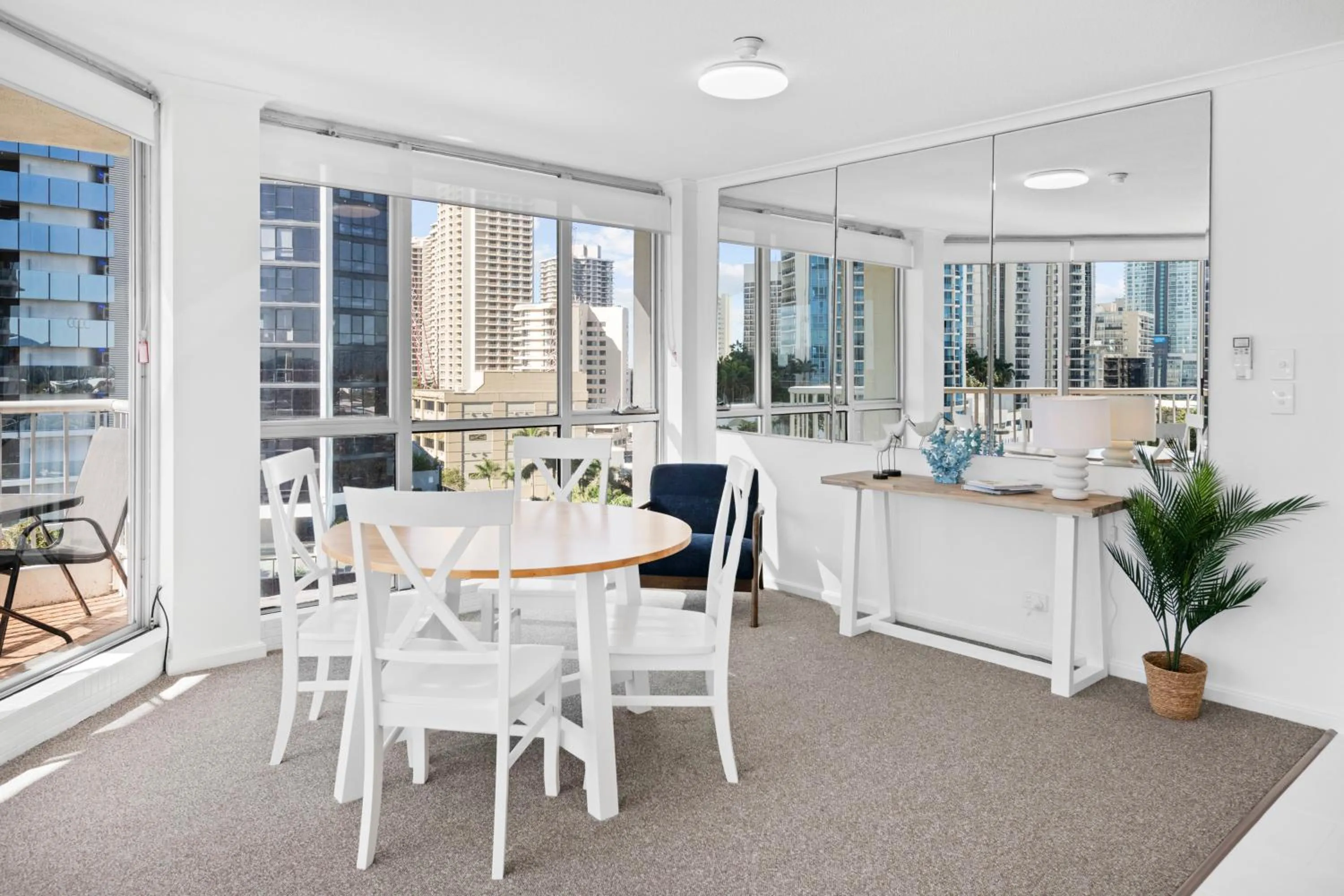 Dining area in Moorings On Cavill Surfers Paradise