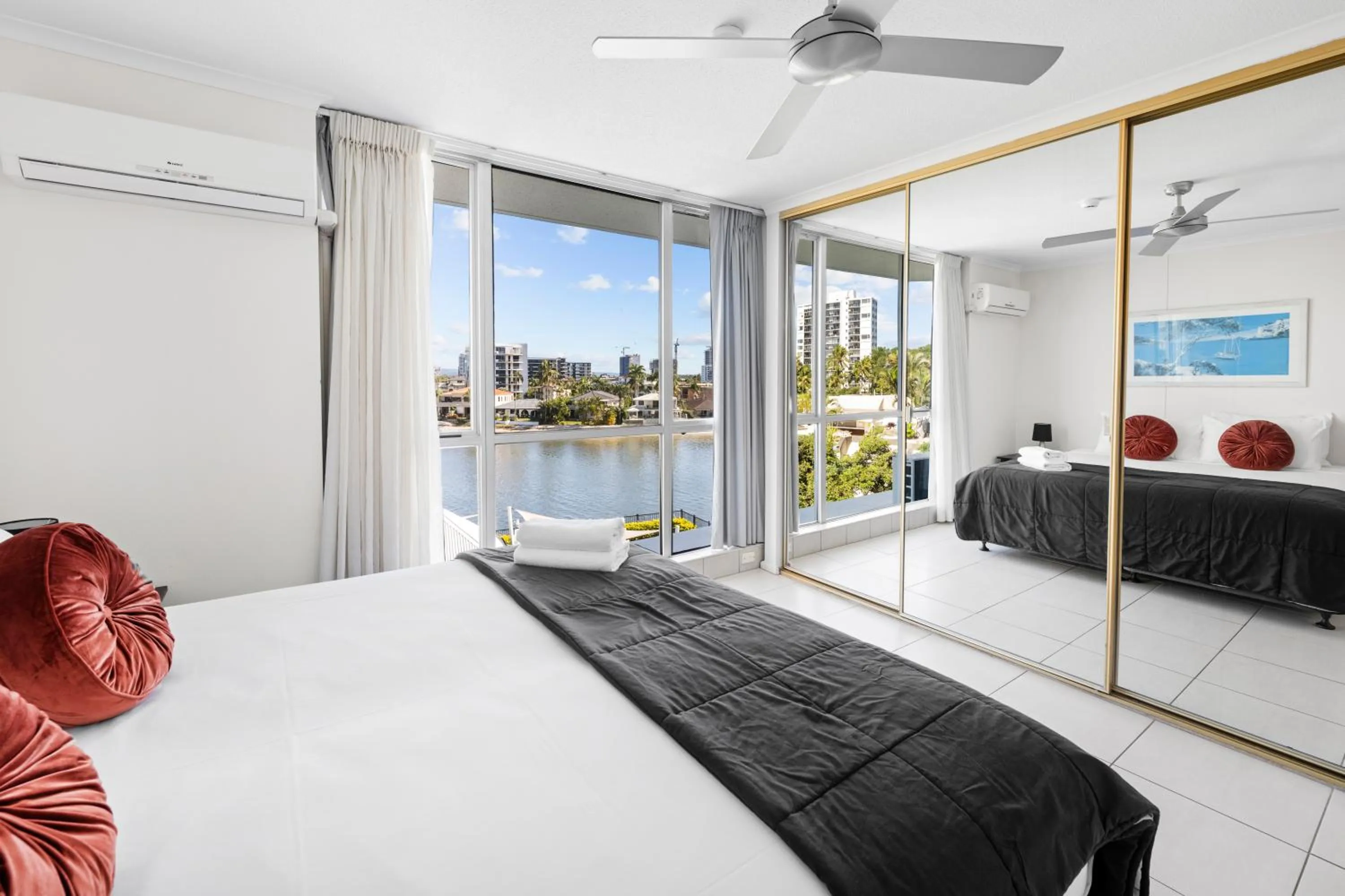 Bedroom, Bed in Moorings On Cavill Surfers Paradise