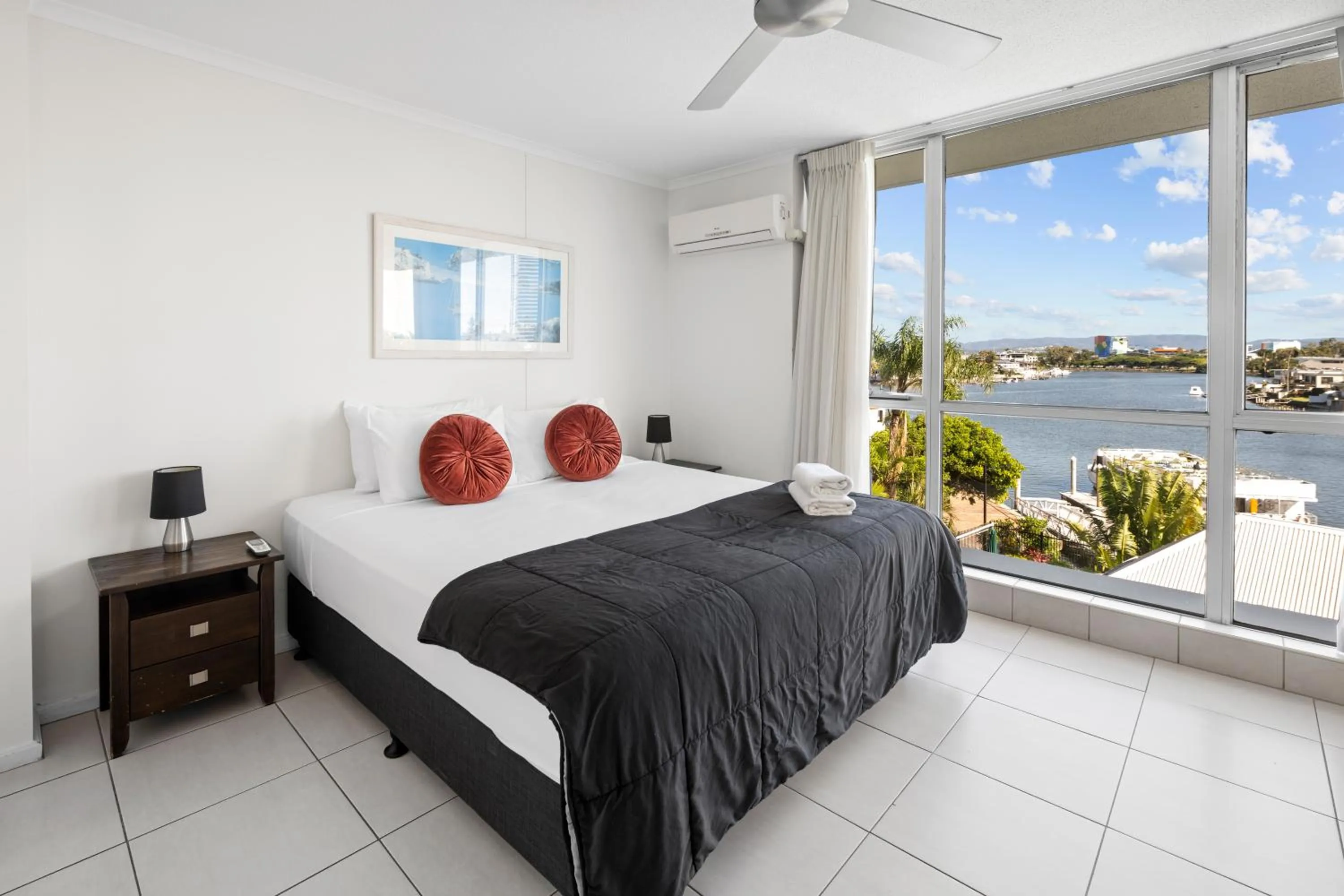 Bedroom, Bed in Moorings On Cavill Surfers Paradise