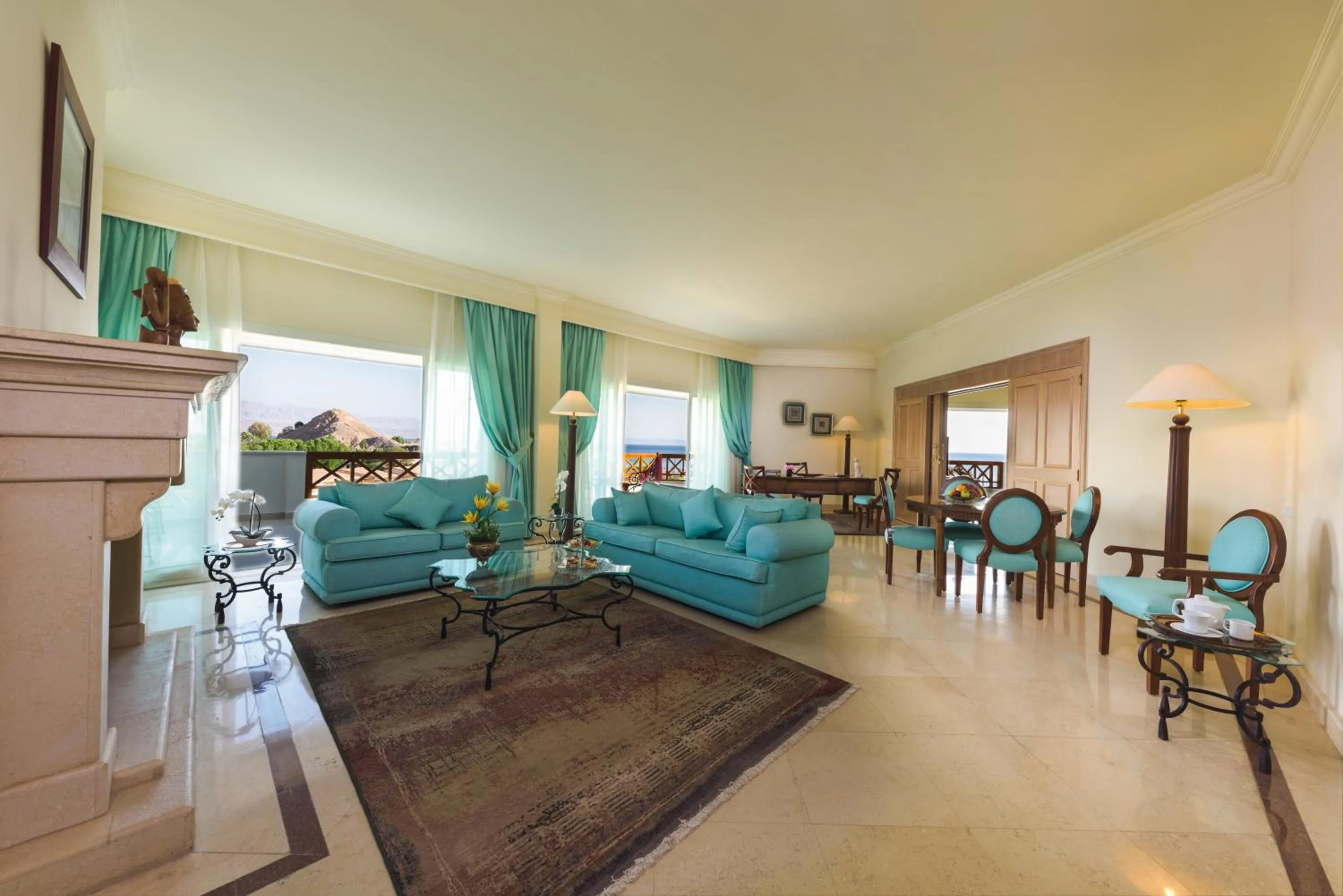 Living room in Movenpick Taba Resort & Spa
