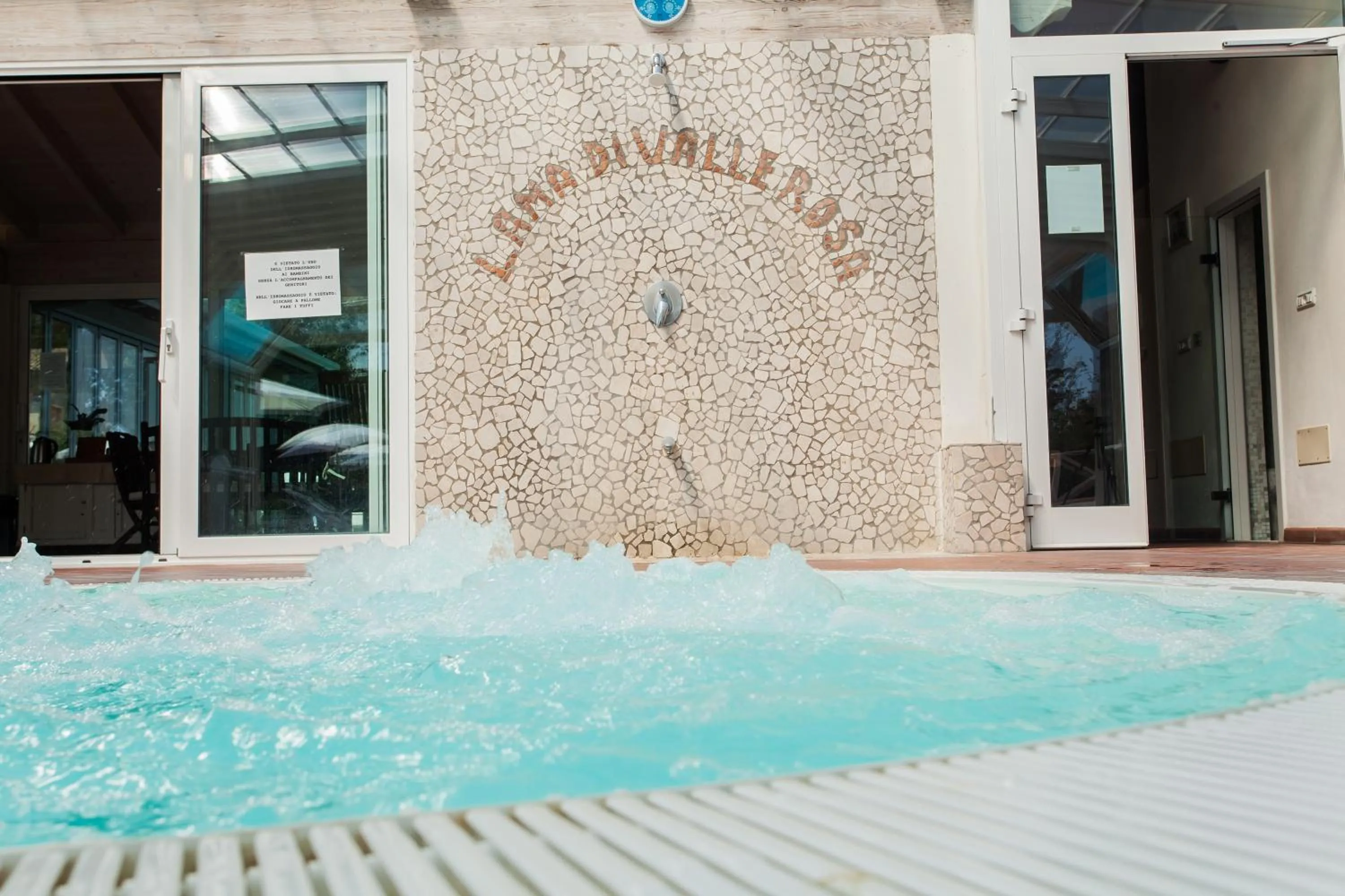 Hot Tub in Agriturismo Lama Di Valle Rosa