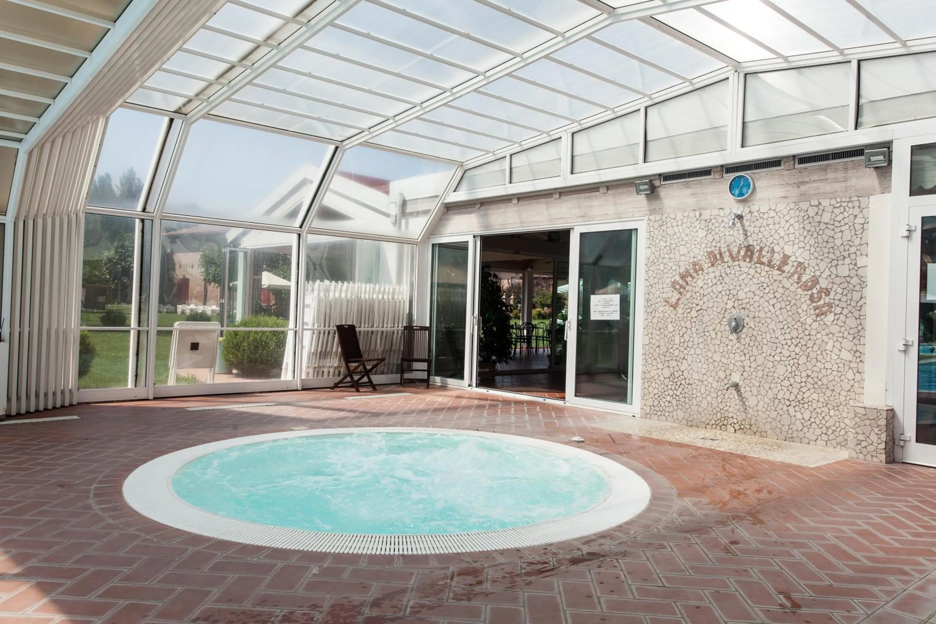 Hot Tub in Agriturismo Lama Di Valle Rosa