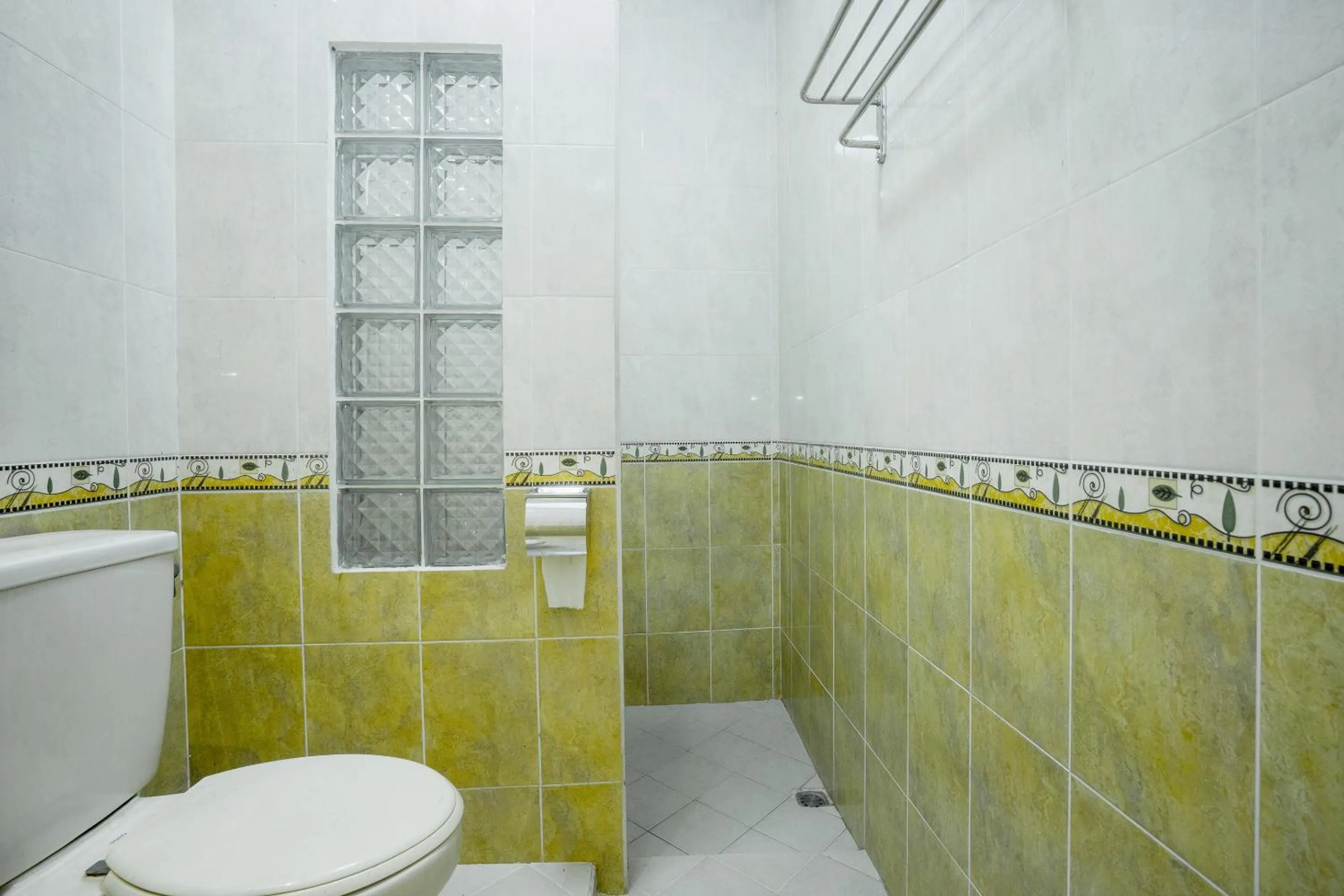 Bathroom in Urbanview Hotel Gading Kencana Samarinda by RedDoorz