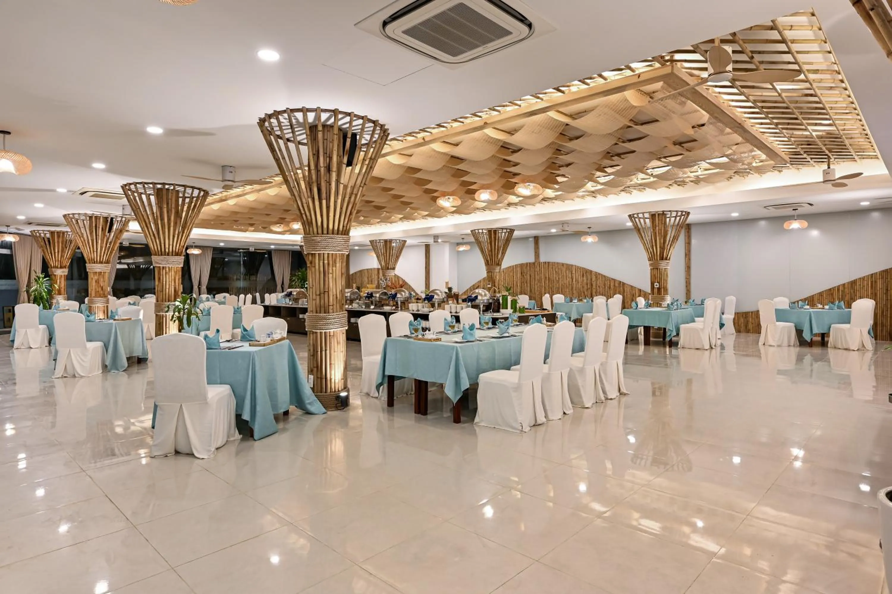 Restaurant/places to eat in Silver Beach Resort Ke Ga