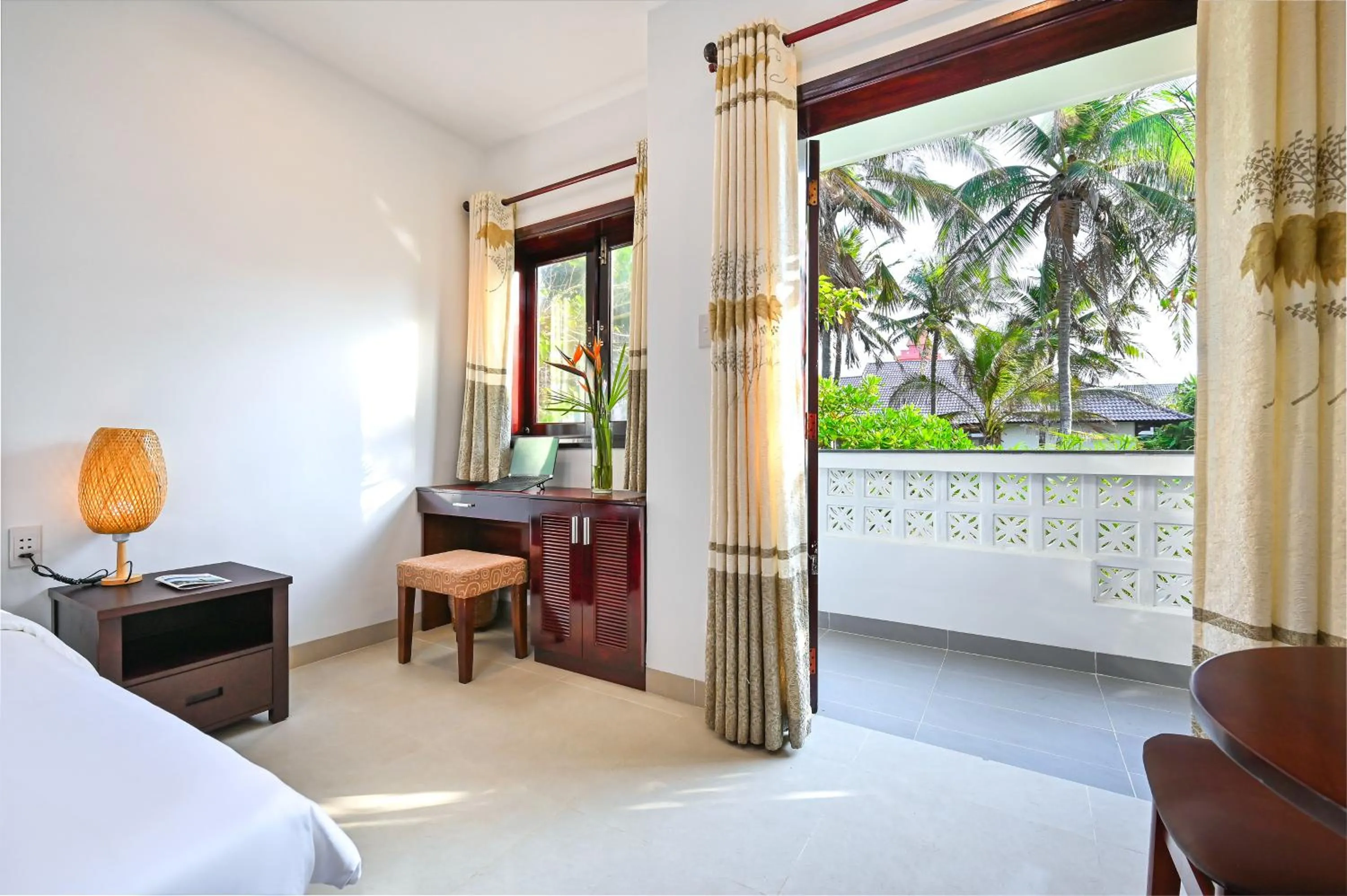 Garden view, Bed in Silver Beach Resort Ke Ga