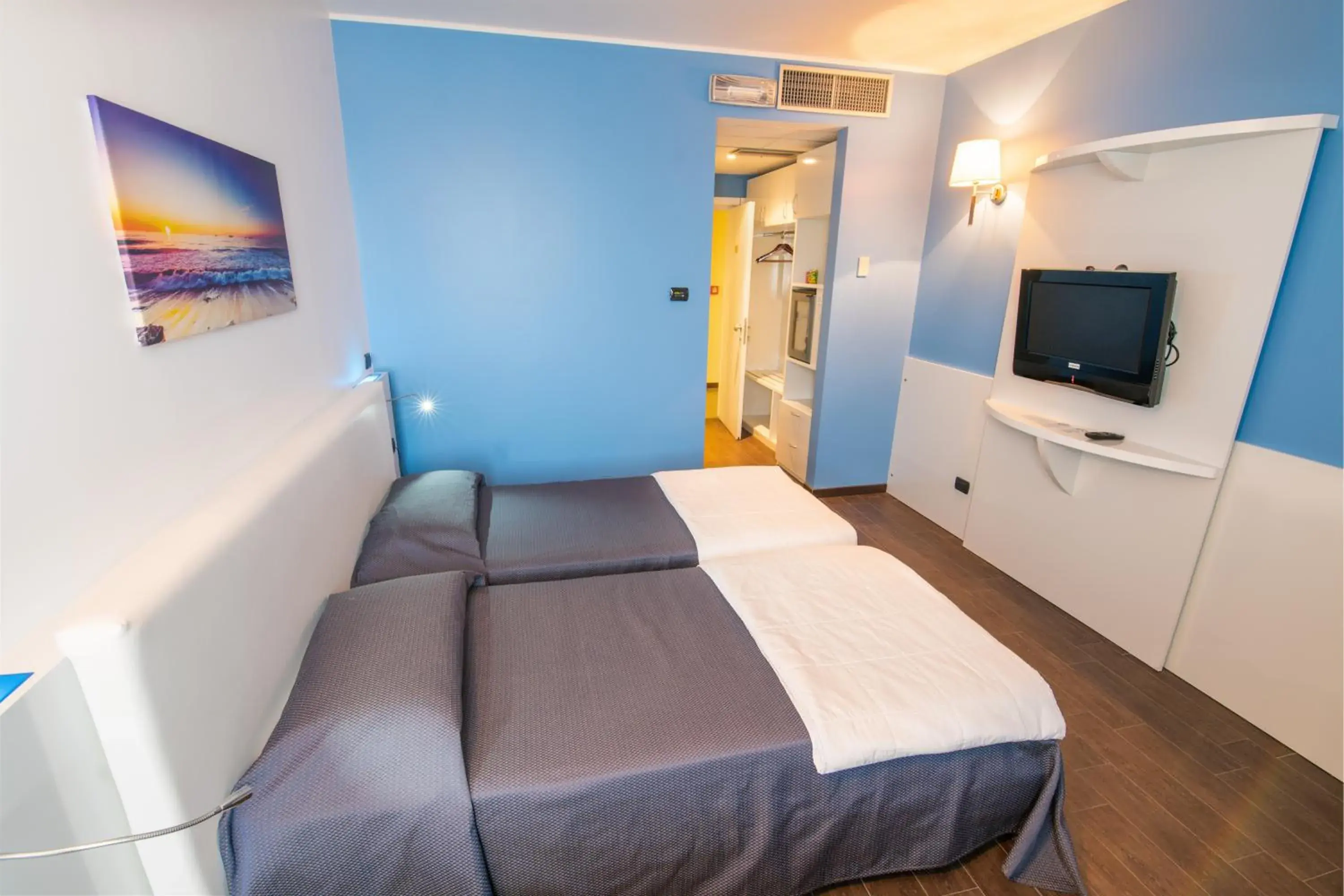 Double or Twin Room - Single Use in Hotel Mediterraneo Double or Twin Room - Single Use in Hotel Mediterraneo
