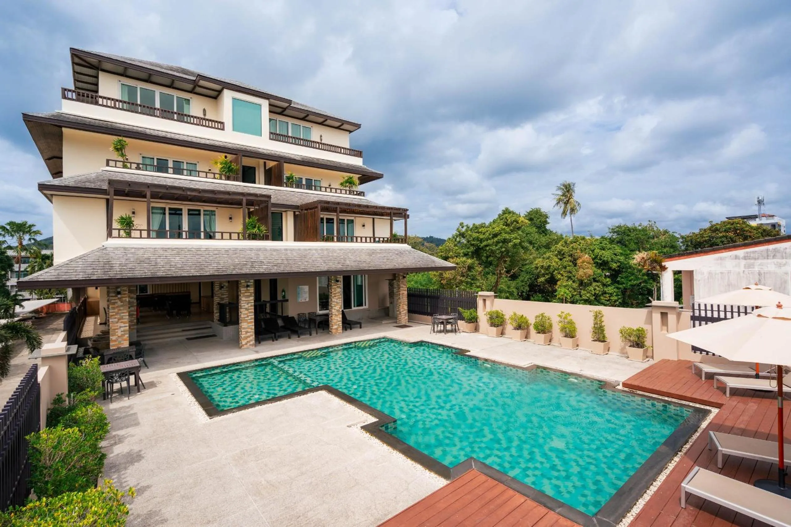 Swimming pool in Ratana Hotel Chalong