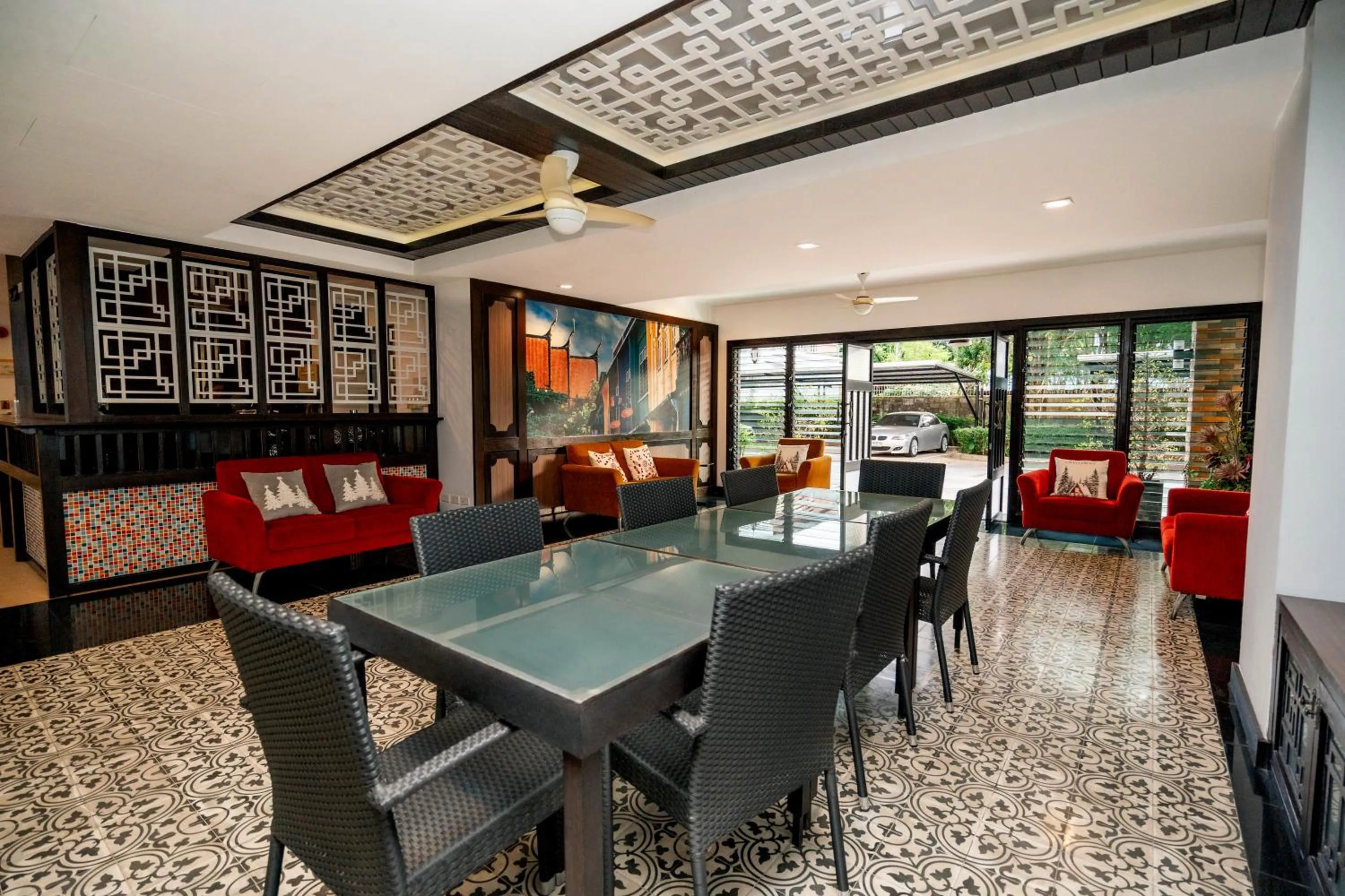 Seating area in Ratana Hotel Chalong