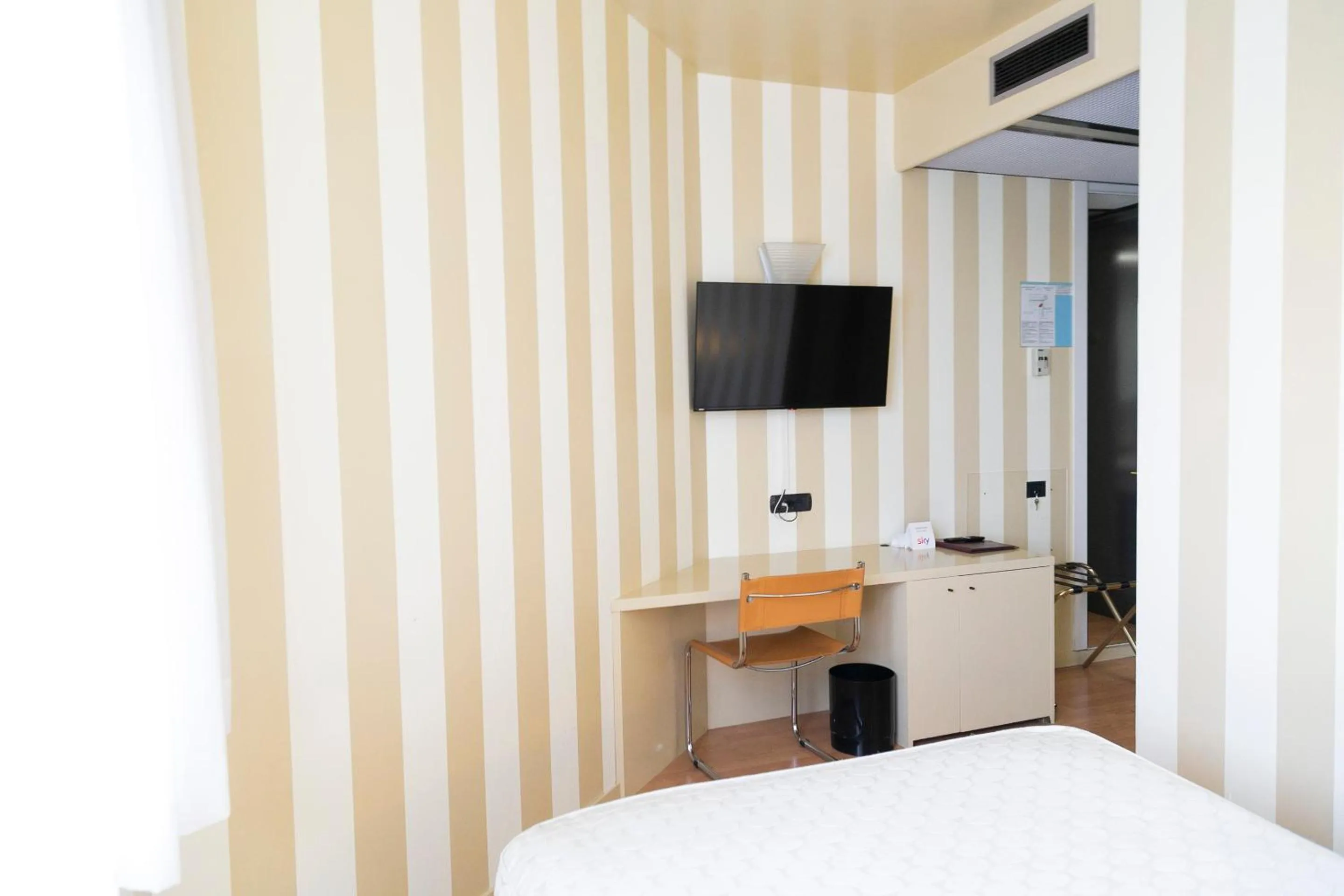 Bedroom, Bed in Melas Hotel