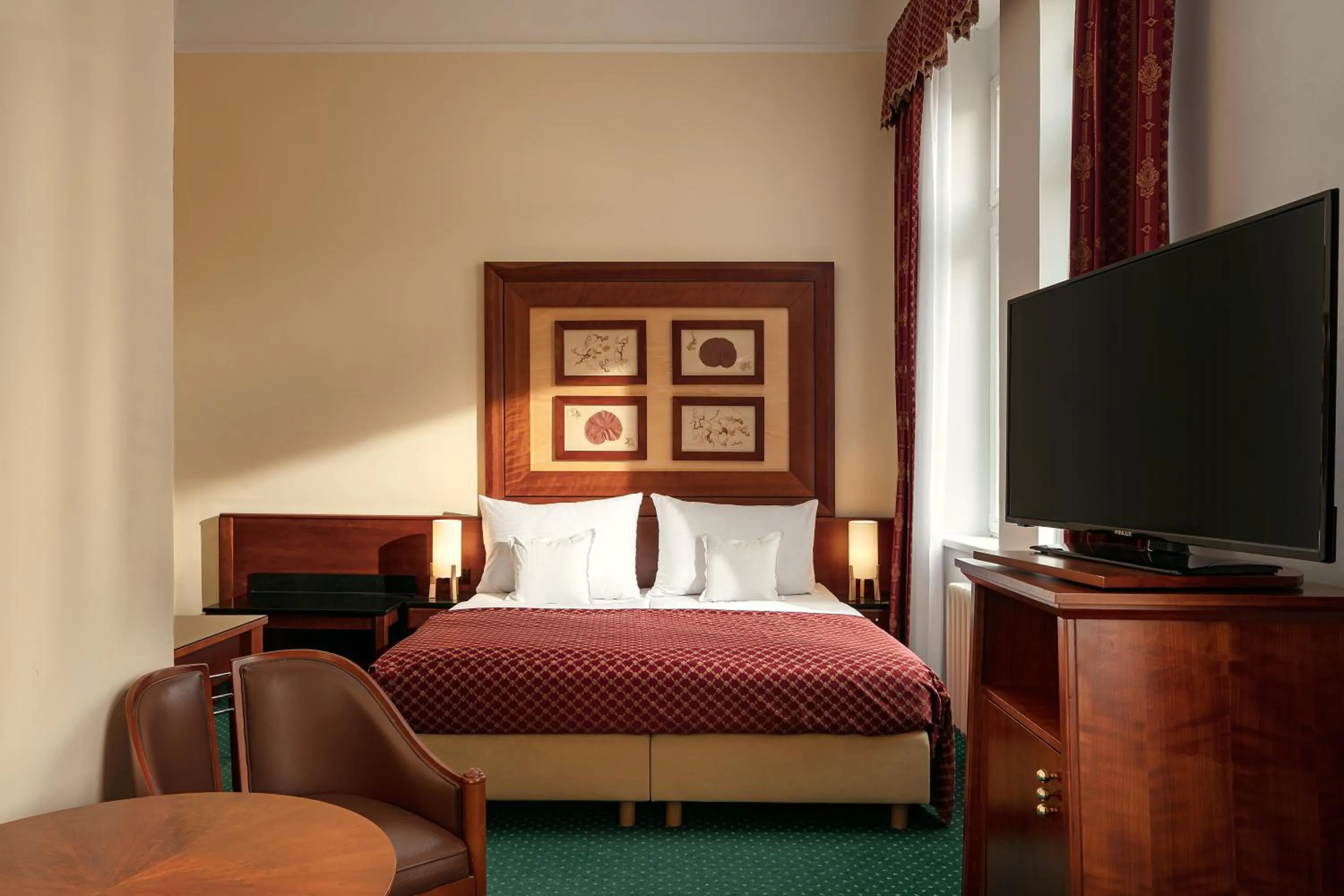 Photo of the whole room, Bed in Spa Hotel Villa Smetana