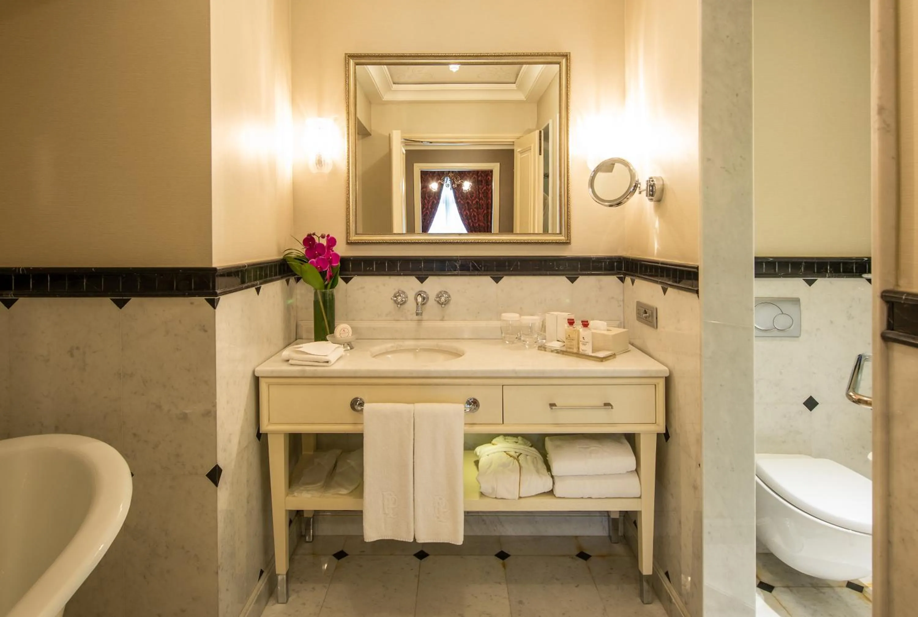 Bathroom in Pera Palace Hotel