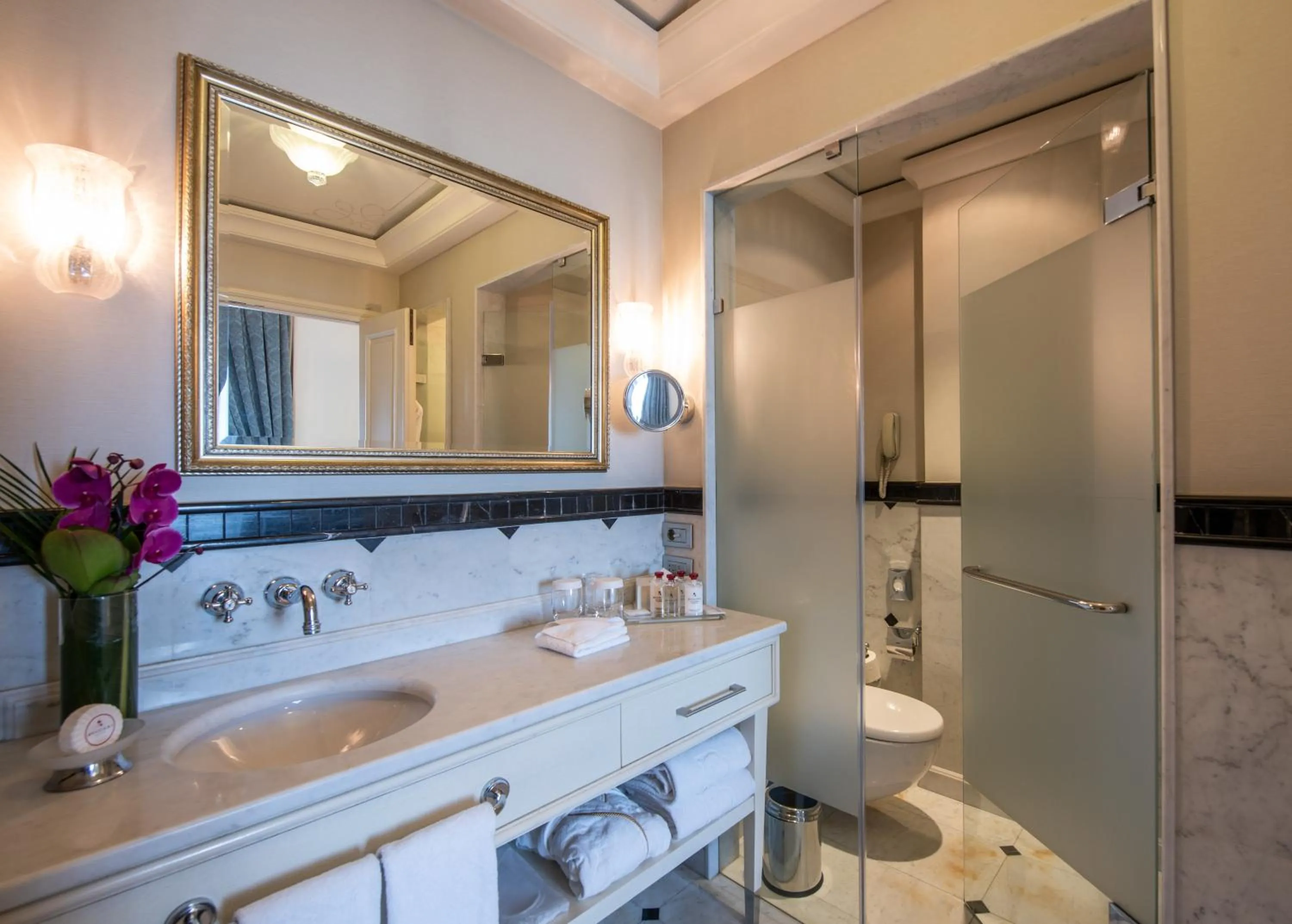 Bathroom in Pera Palace Hotel