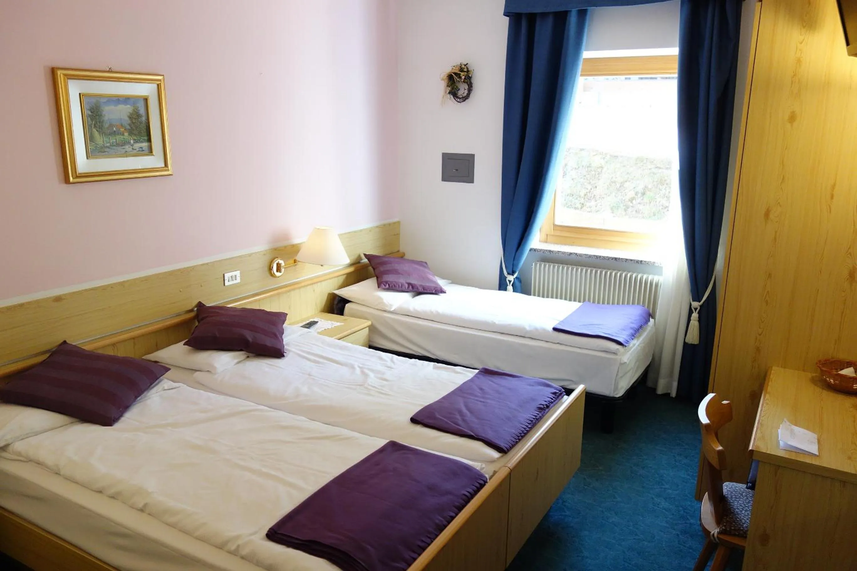 Bed in Alpine Touring Hotel-petfriendly