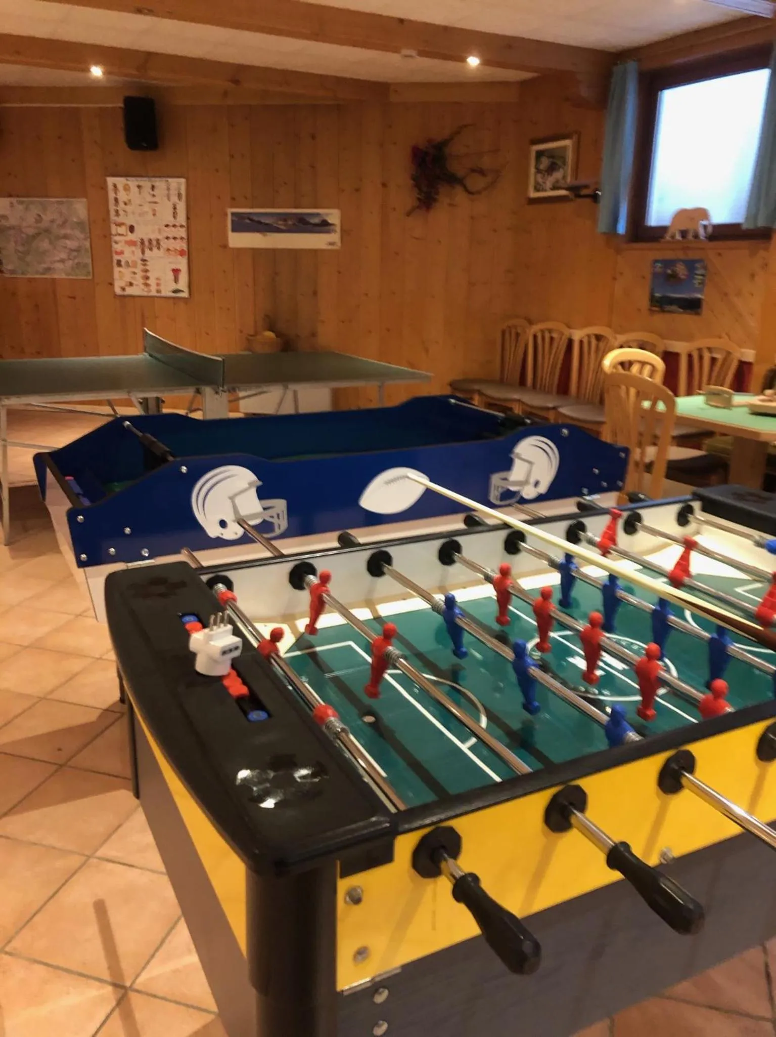 Communal lounge/ TV room in Alpine Touring Hotel-petfriendly