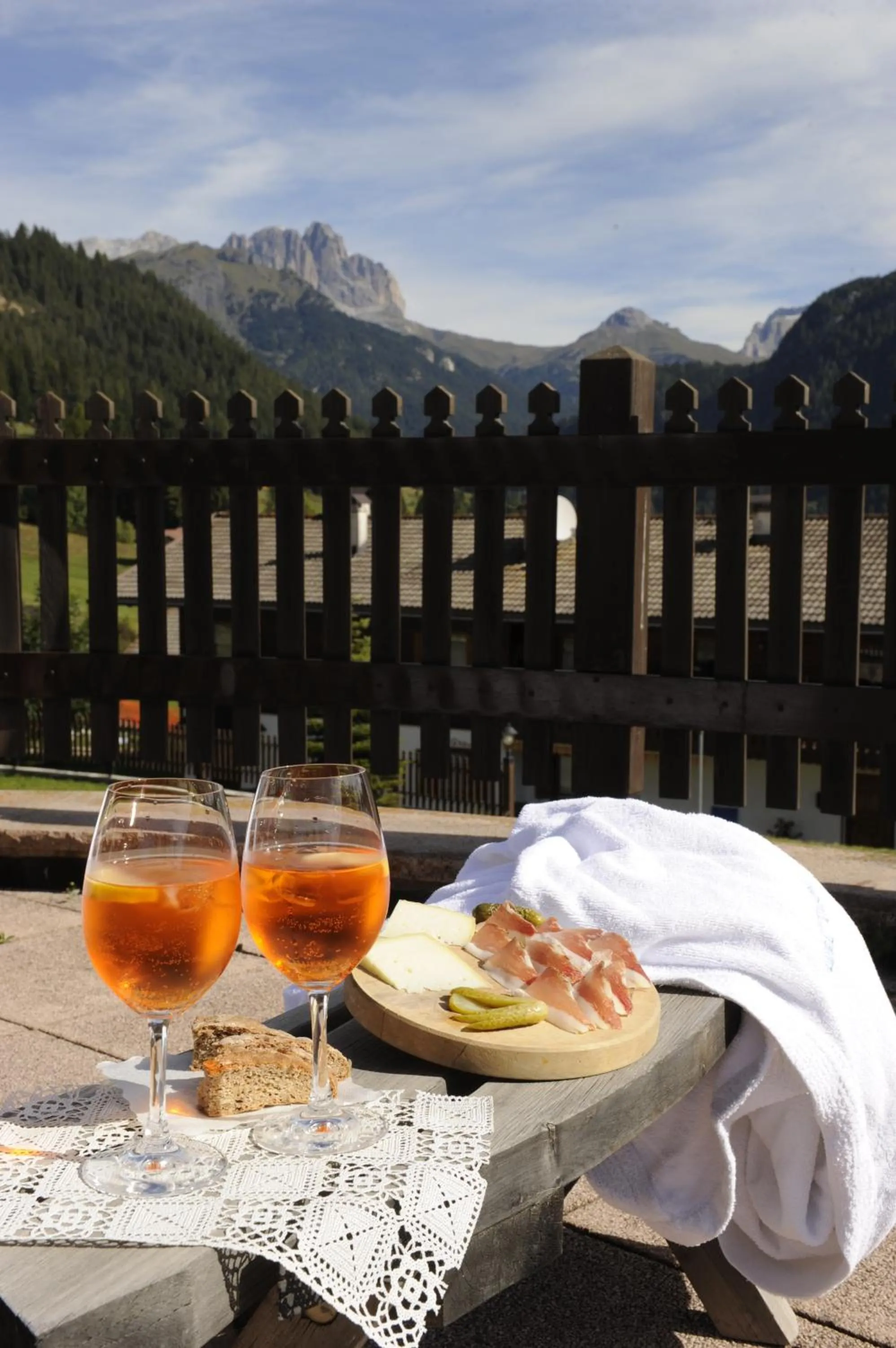 Alcoholic drinks in Alpine Touring Hotel-petfriendly