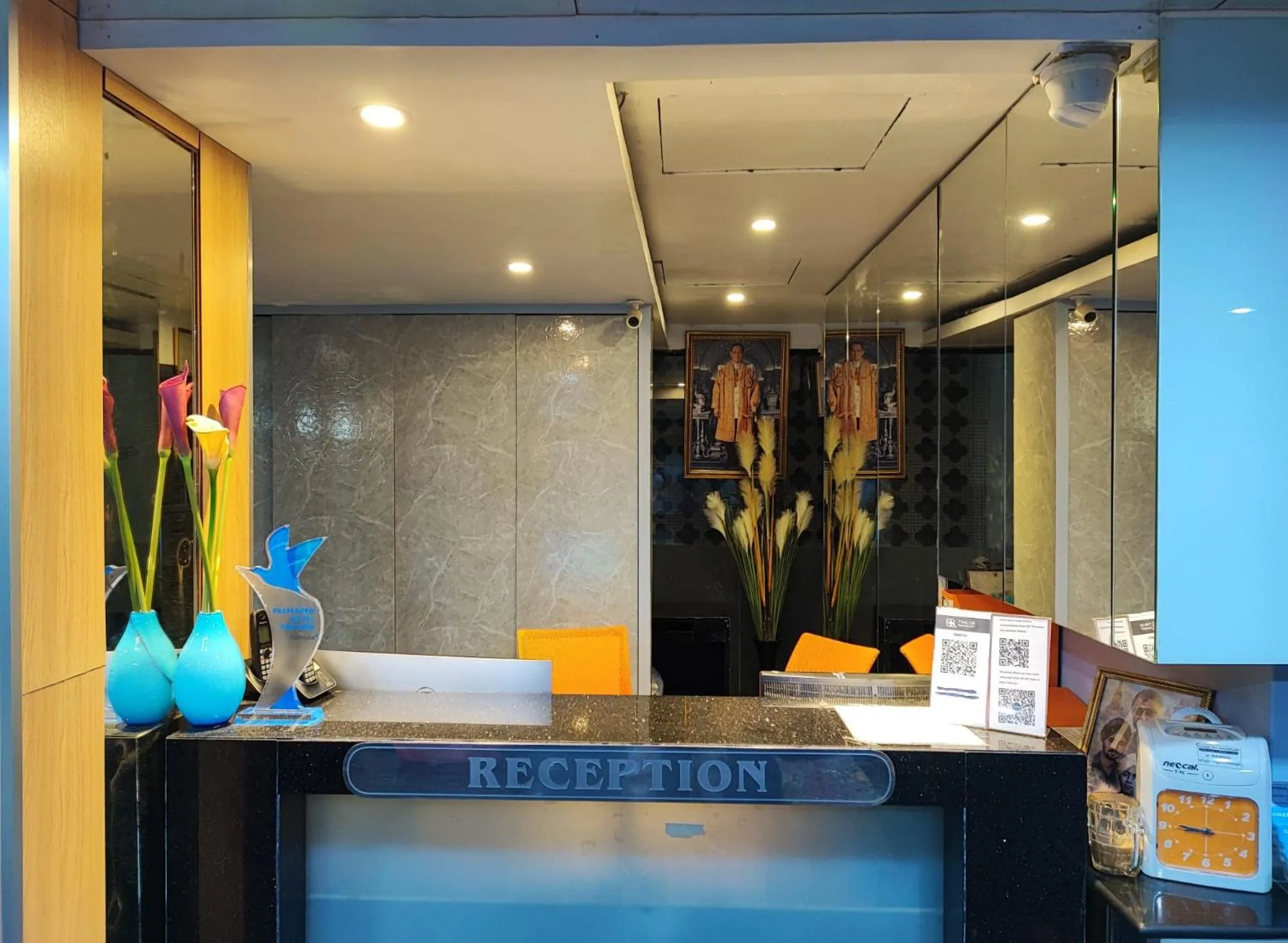 Property building in Cozi Inn Hotel, Bangkok