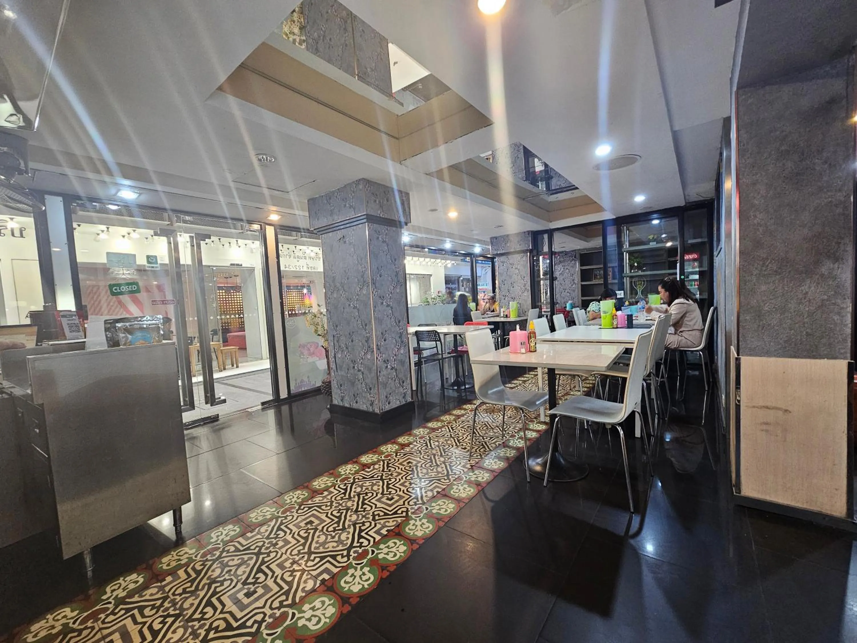 Cozi Inn Hotel, Bangkok