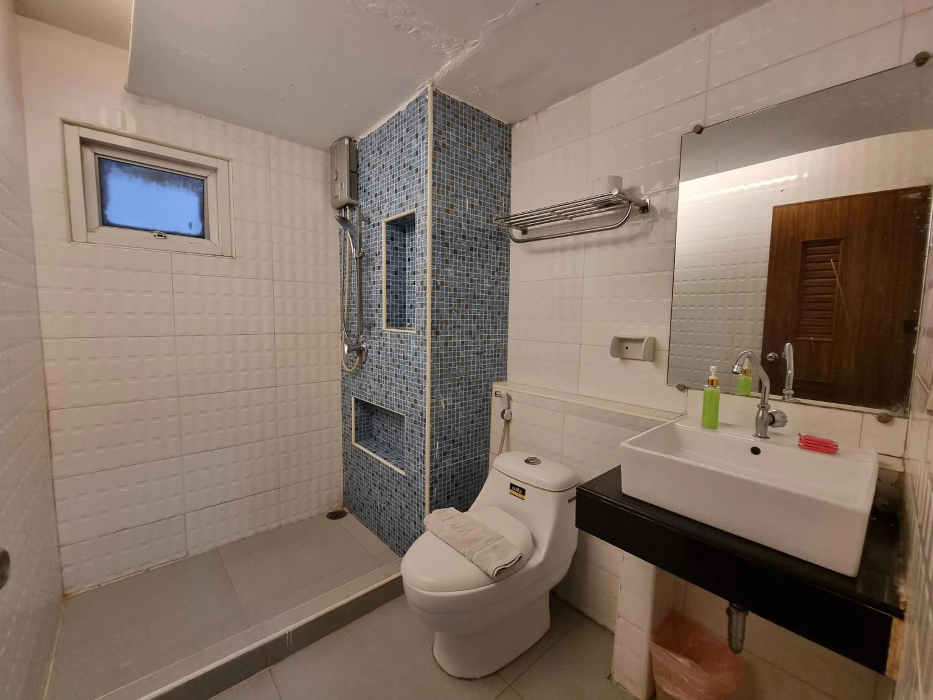 Cozi Inn Hotel, Bangkok