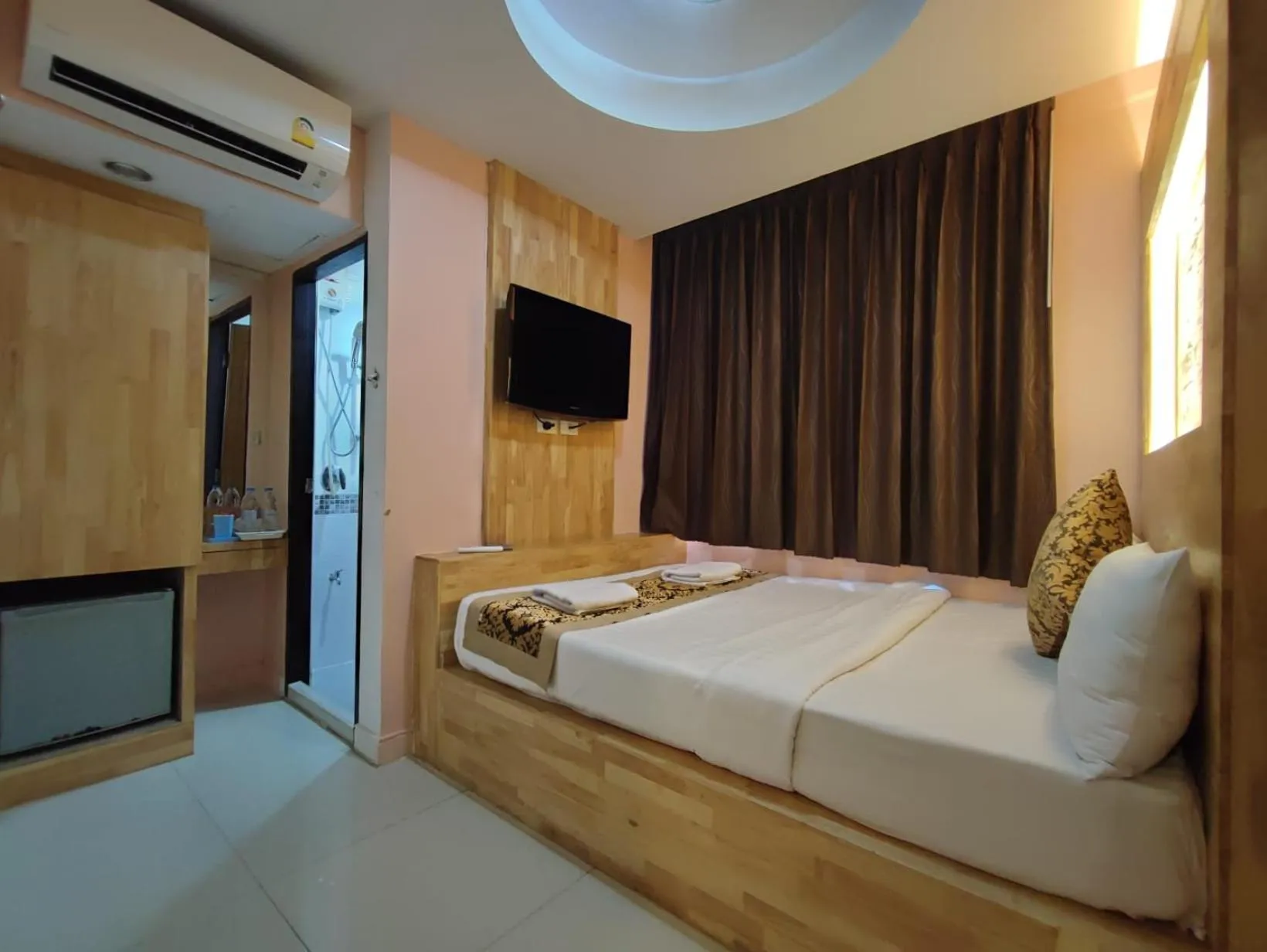 Bed in Cozi Inn Hotel, Bangkok