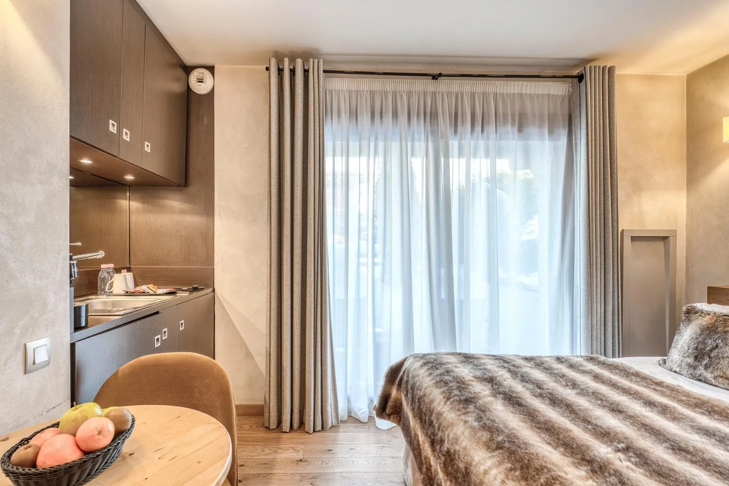 Photo of the whole room, Bed in Les Loges Blanches Megève