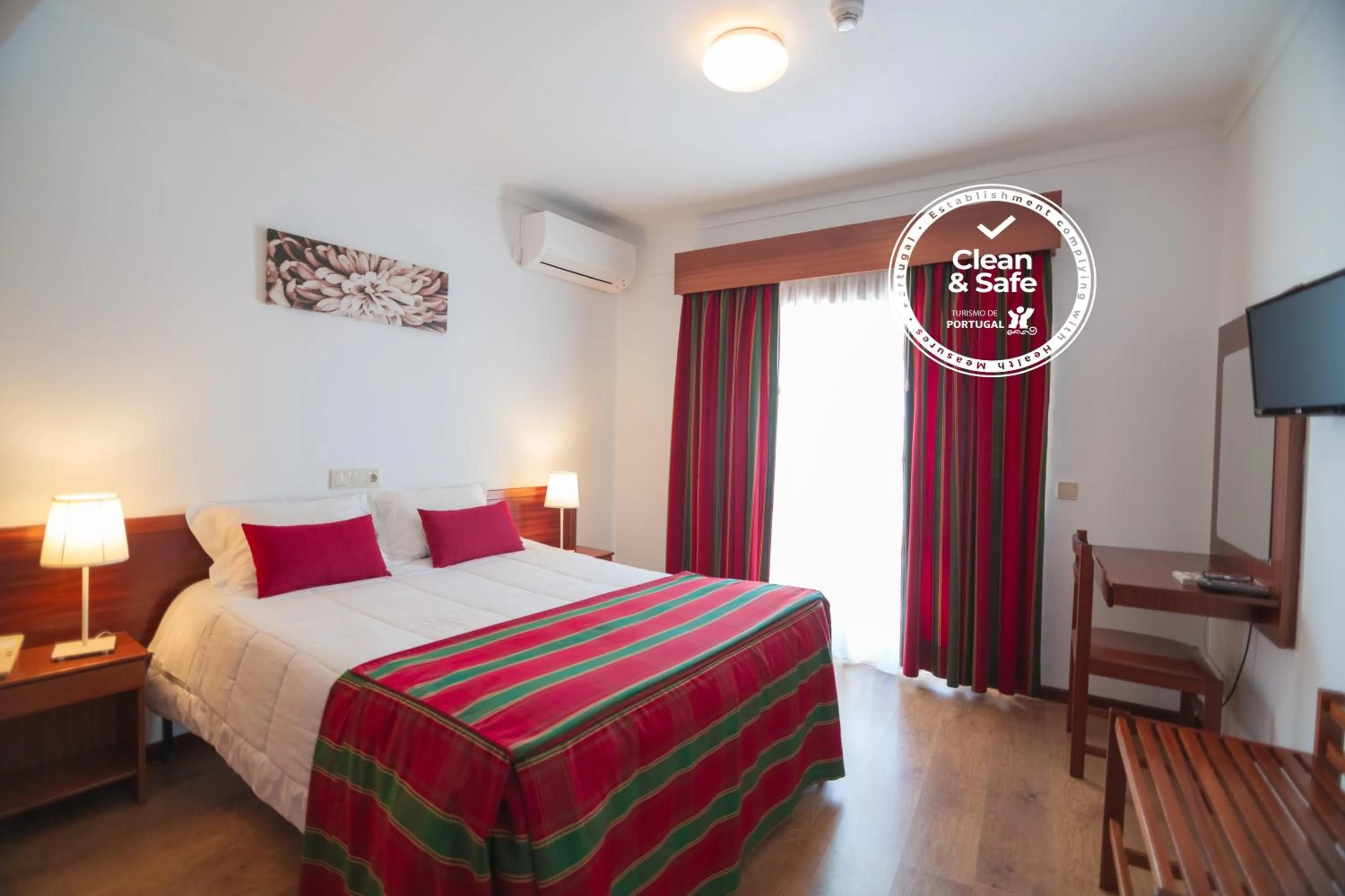 Bedroom, Bed in Hotel Cristo Rei - Fatima