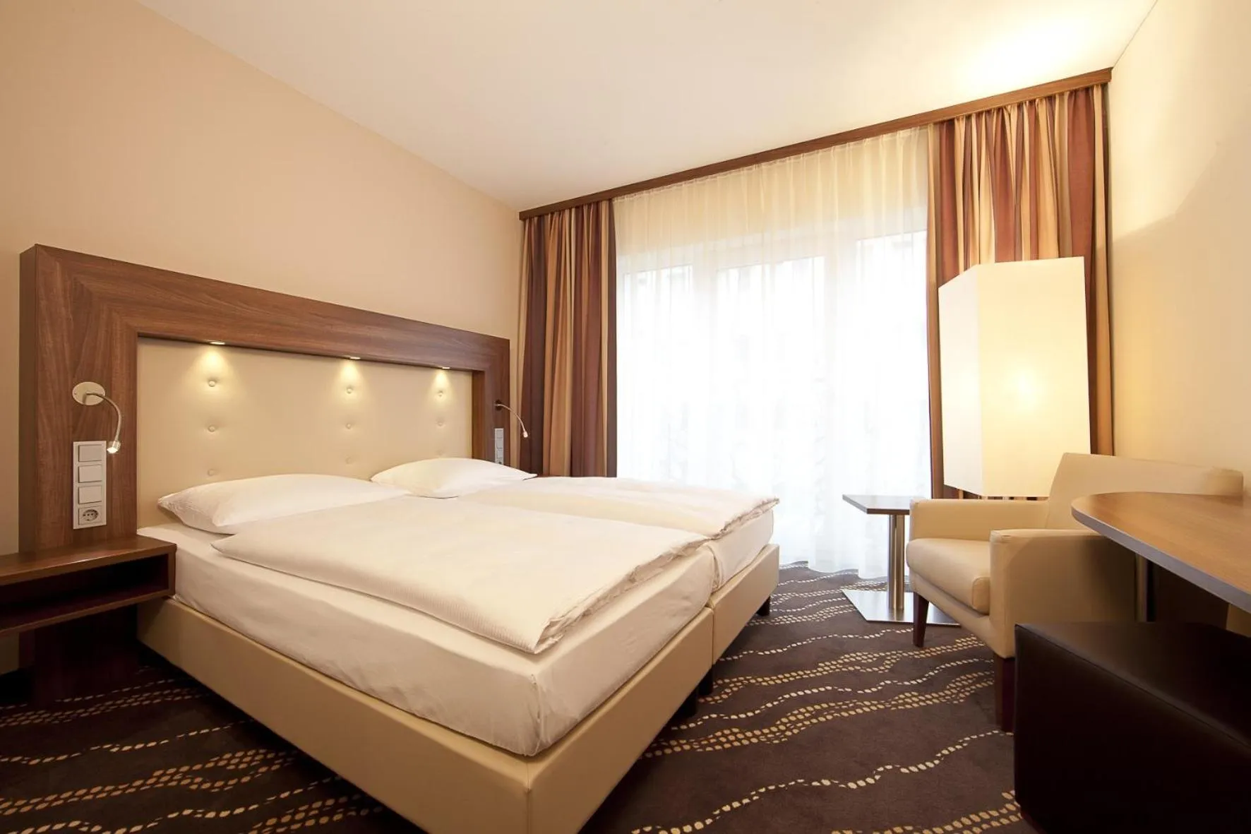 Photo of the whole room, Bed in Heikotel - Hotel Am Stadtpark