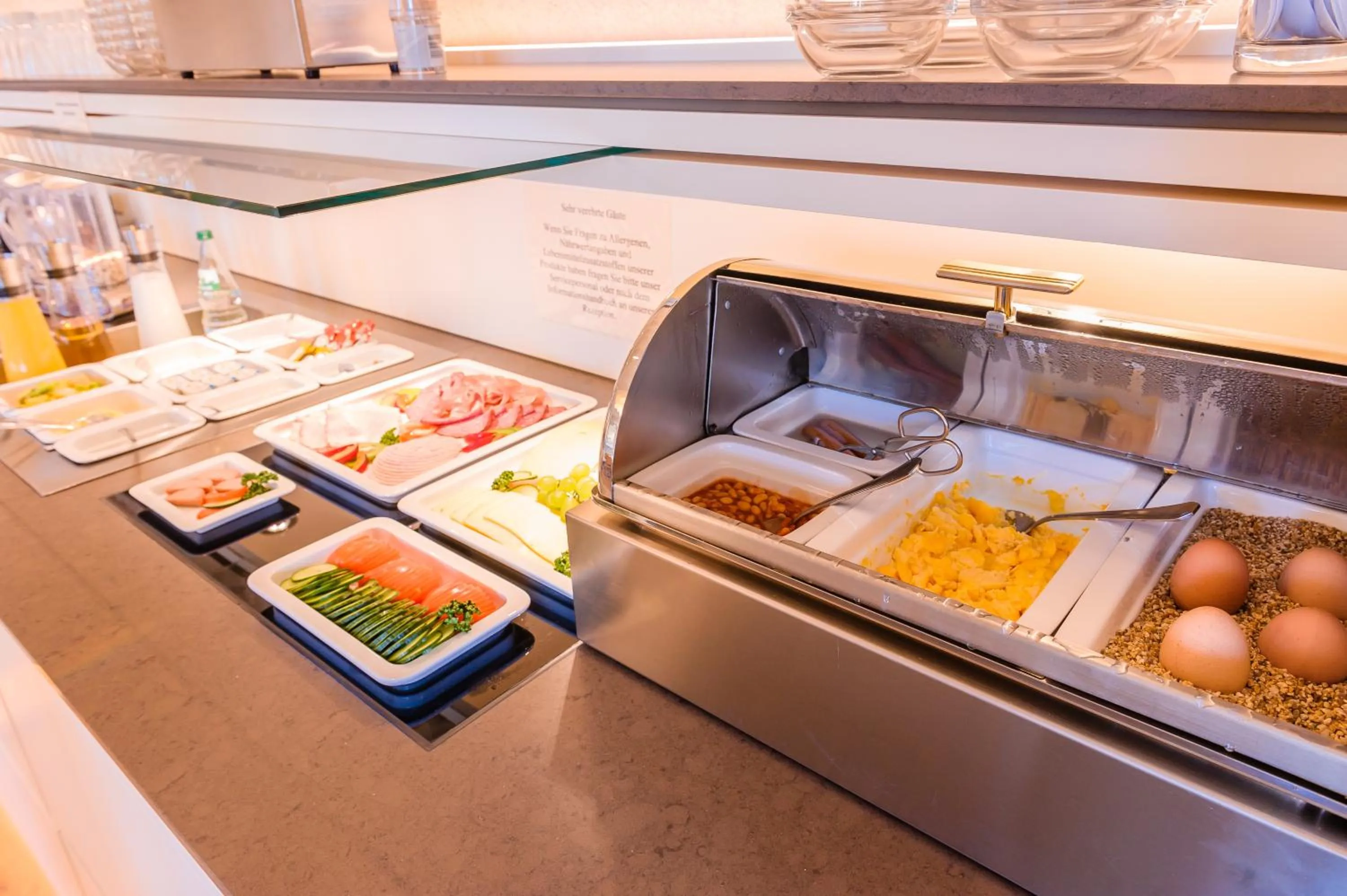 Buffet breakfast in Hotel an der Linah garni