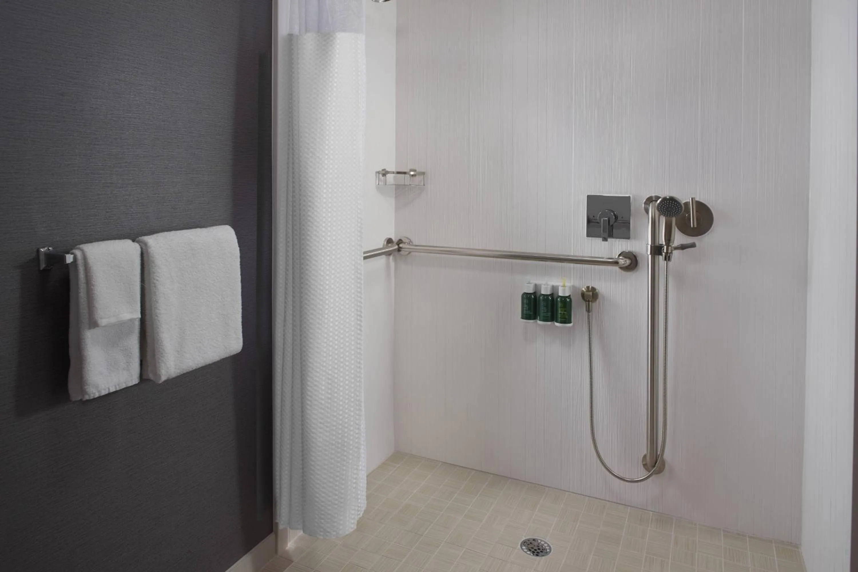 Bathroom in Courtyard Charlotte Arrowood