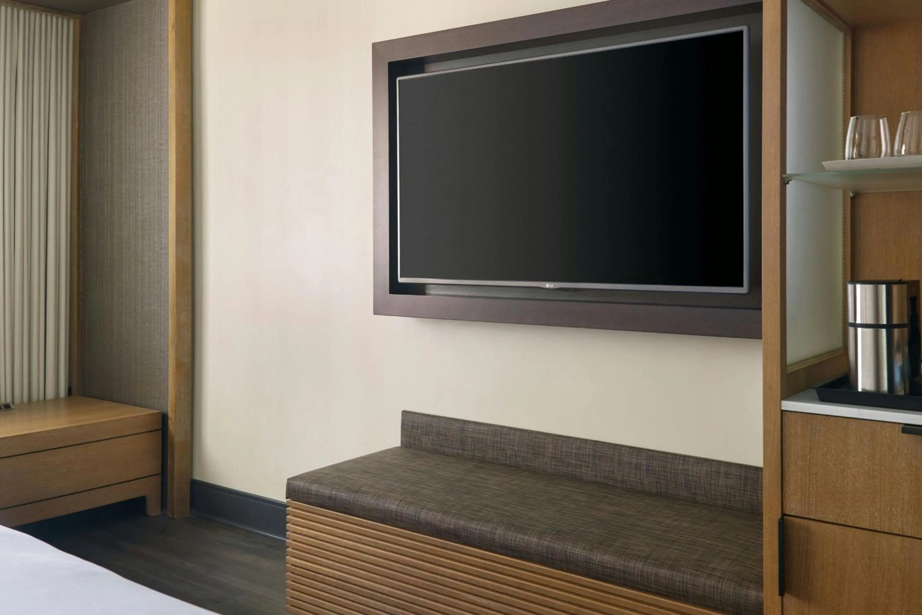 Photo of the whole room, Bed in Charlotte Marriott City Center