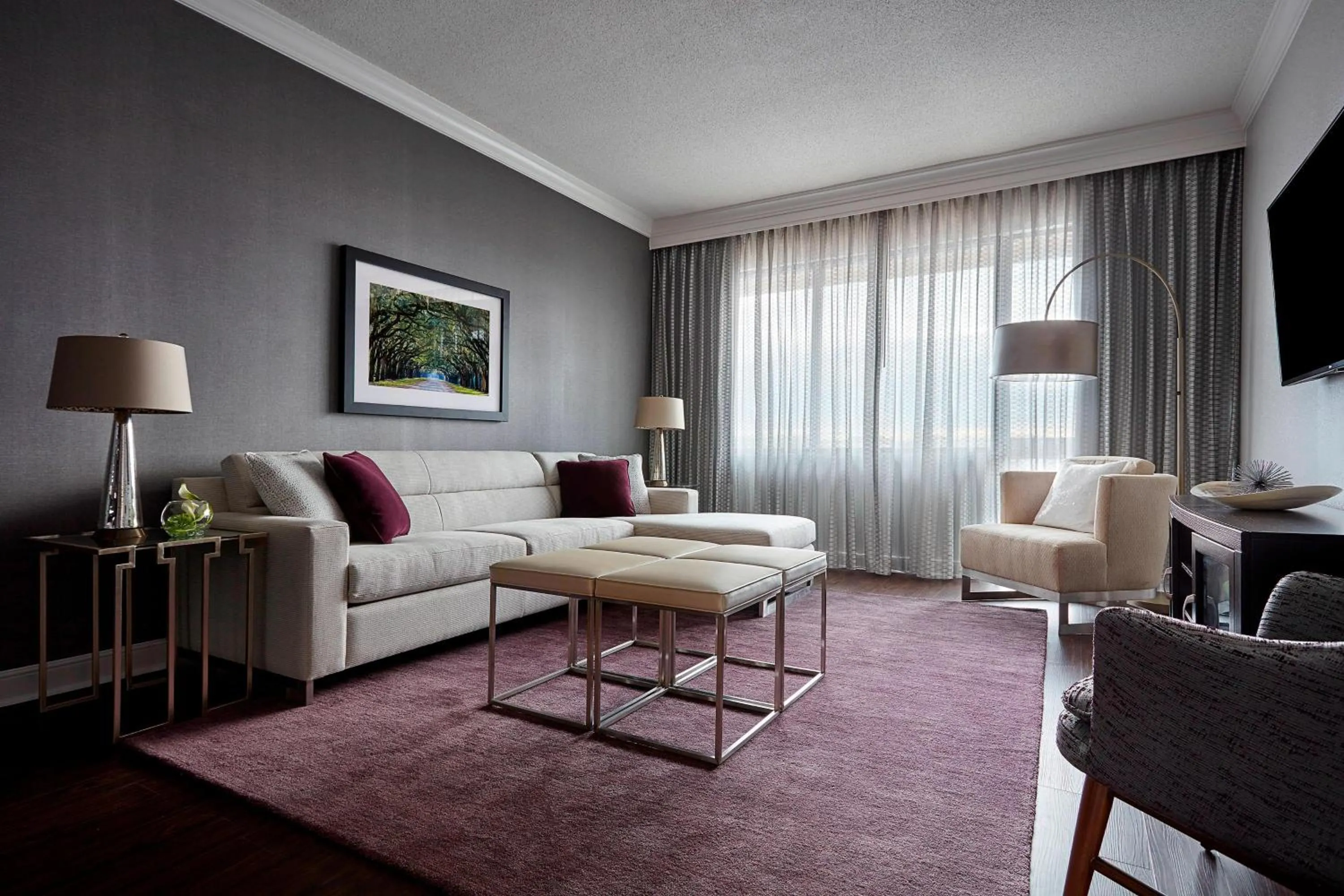 Living room in Charlotte Marriott SouthPark