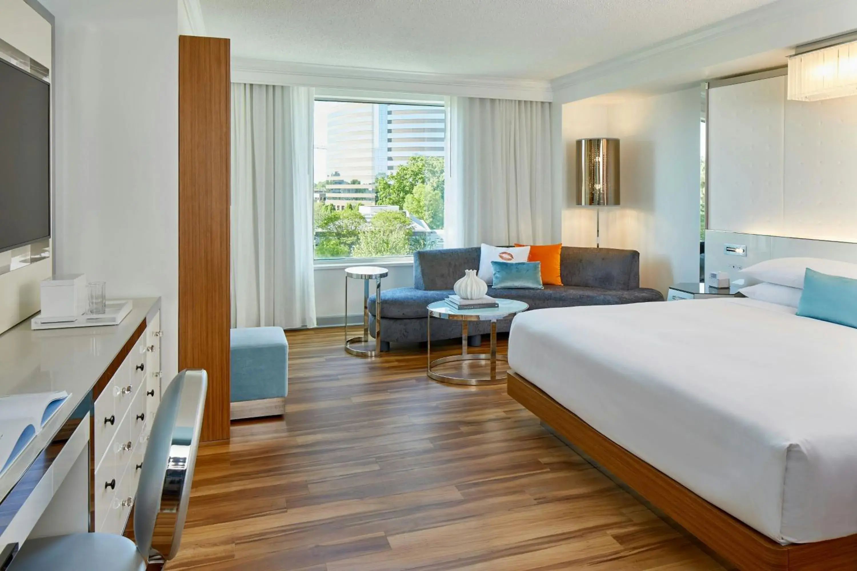 Deluxe Corner King Room in Renaissance Charlotte SouthPark Hotel Deluxe Corner King Room in Renaissance Charlotte SouthPark Hotel