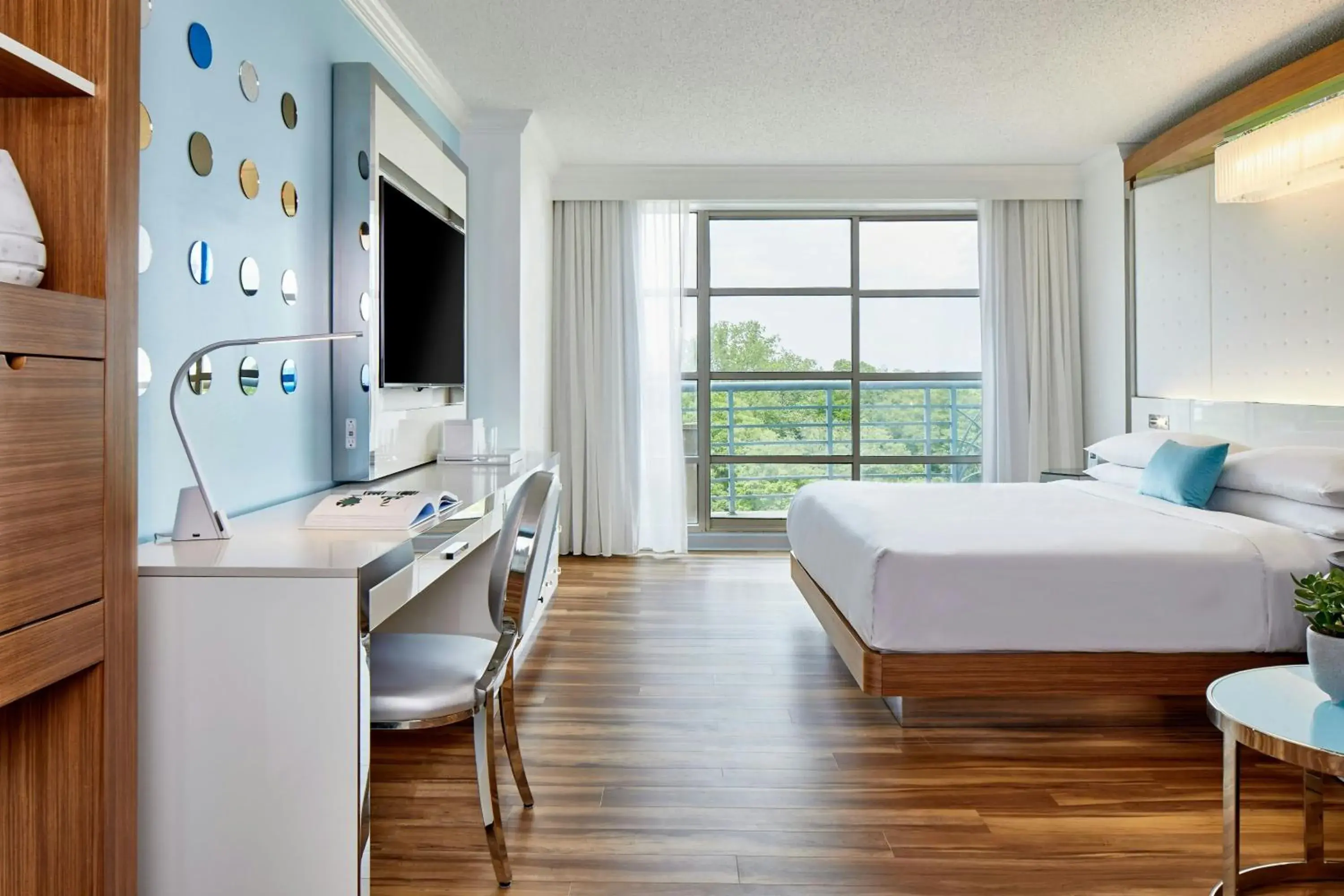 King Room with Roll-In Shower - High Floor/Club Lounge Access - Mobility and Hearing Accessible in Renaissance Charlotte SouthPark Hotel King Room with Roll-In Shower - High Floor/Club Lounge Access - Mobility and Hearing Accessible in Renaissance Charlotte SouthPark Hotel