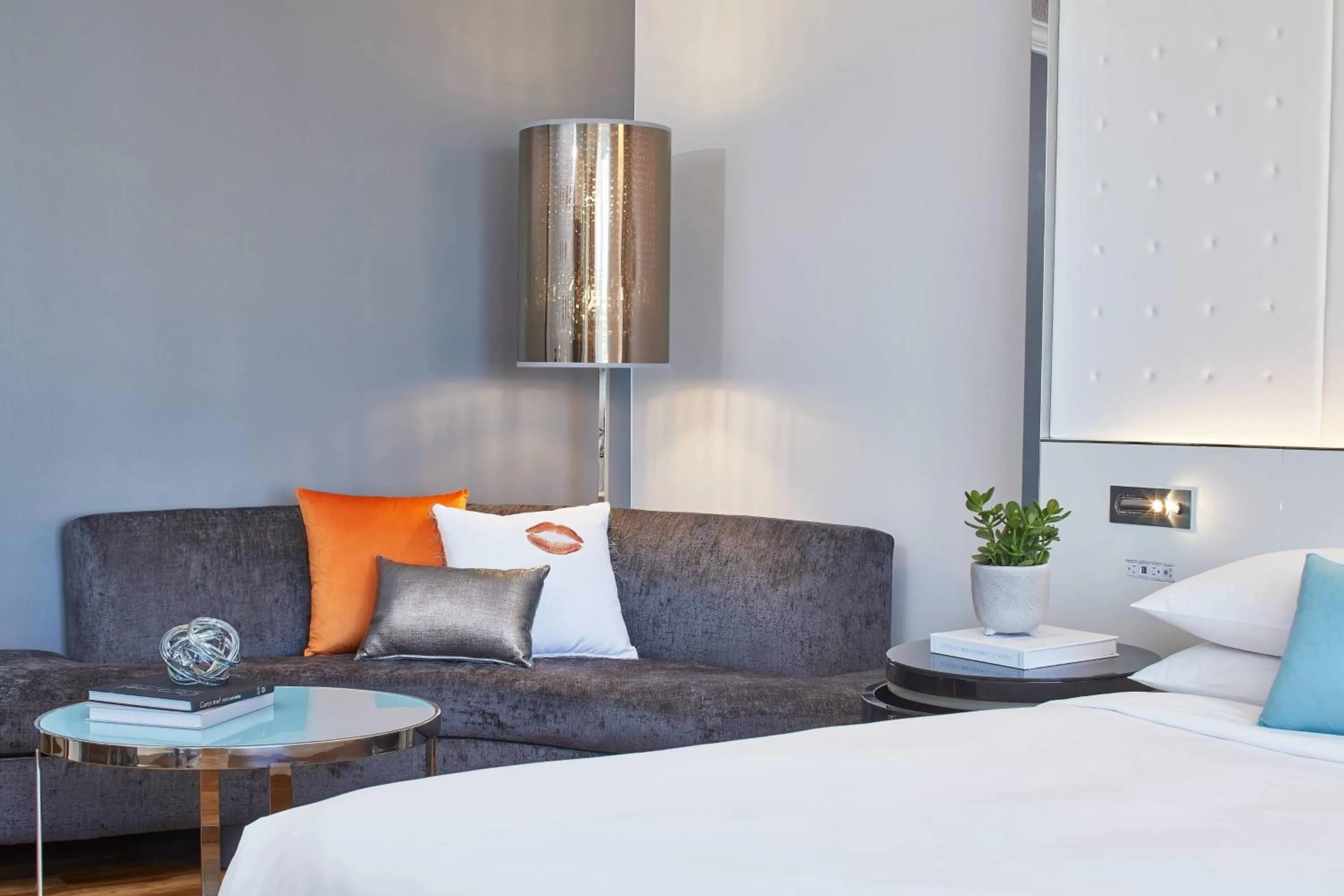 Photo of the whole room, Bed in Renaissance Charlotte SouthPark Hotel