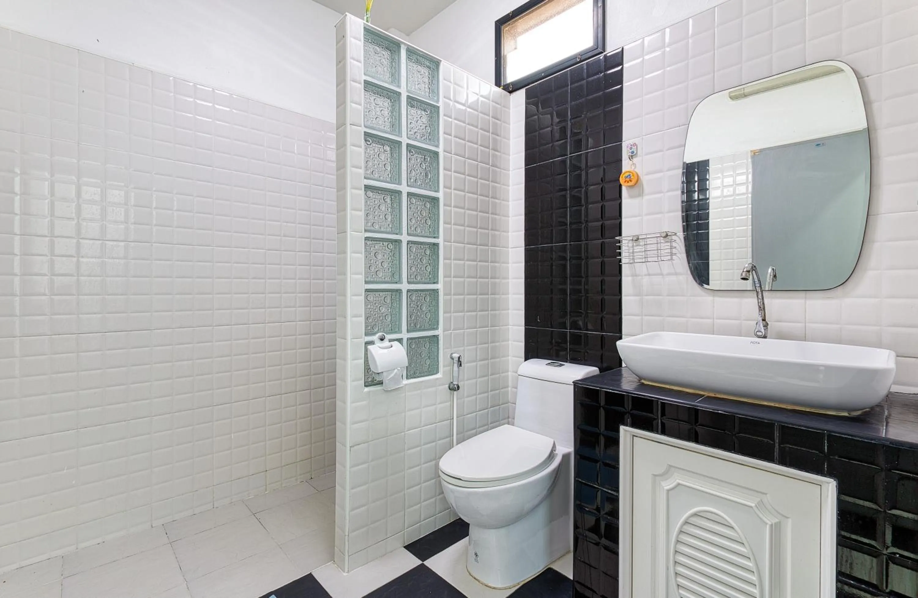 Shower in Chill at Hill