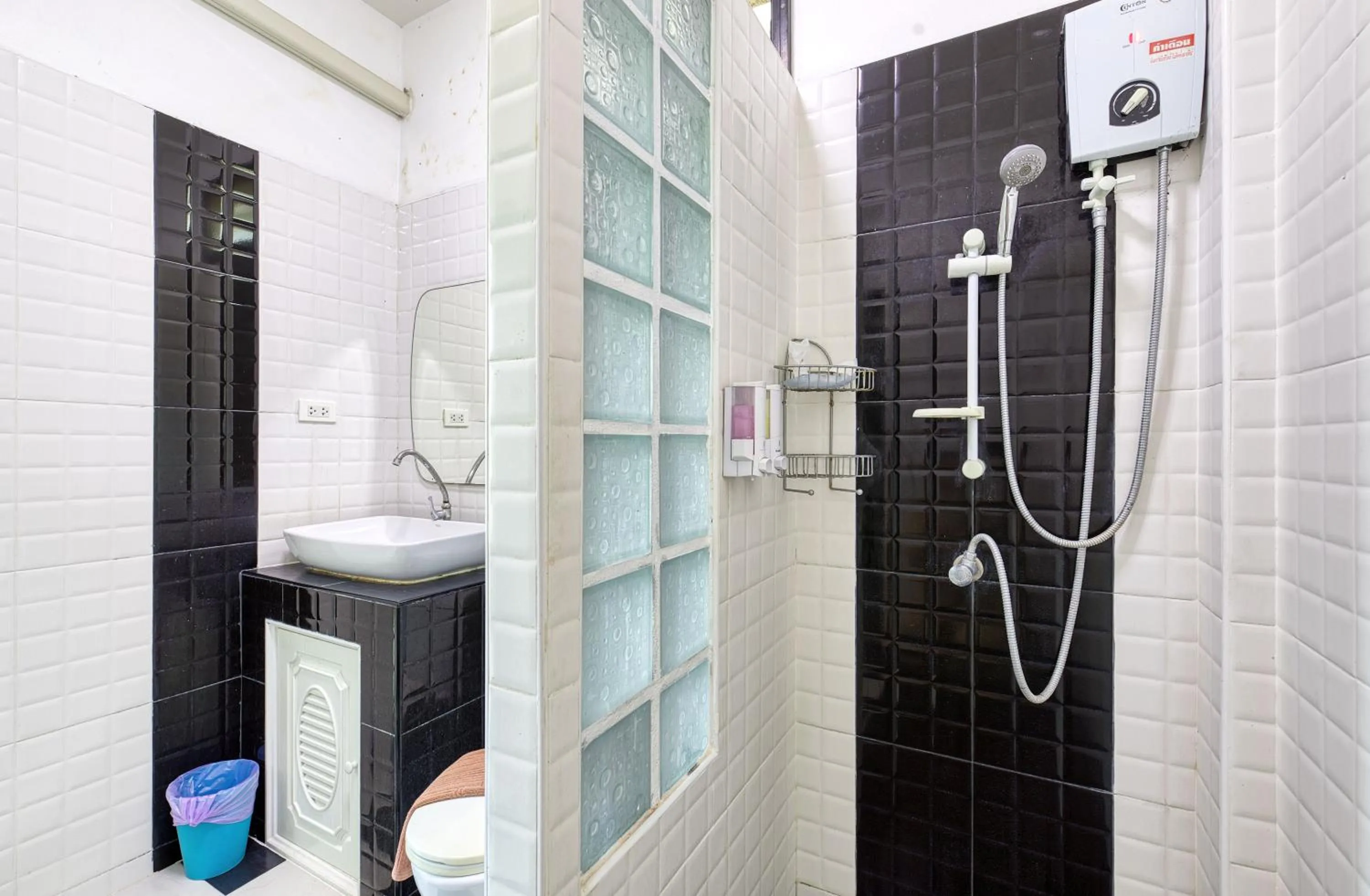 Shower in Chill at Hill