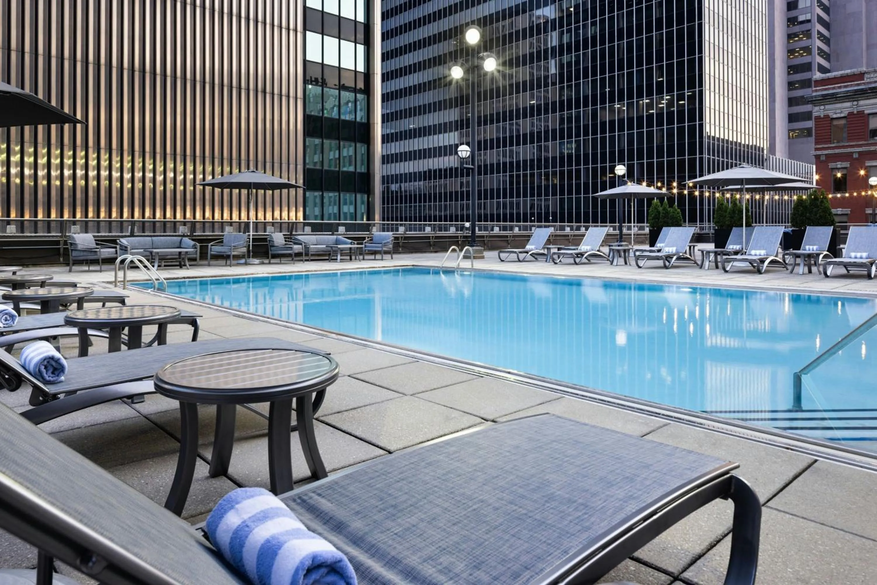 Swimming pool in Renaissance Columbus Downtown Hotel