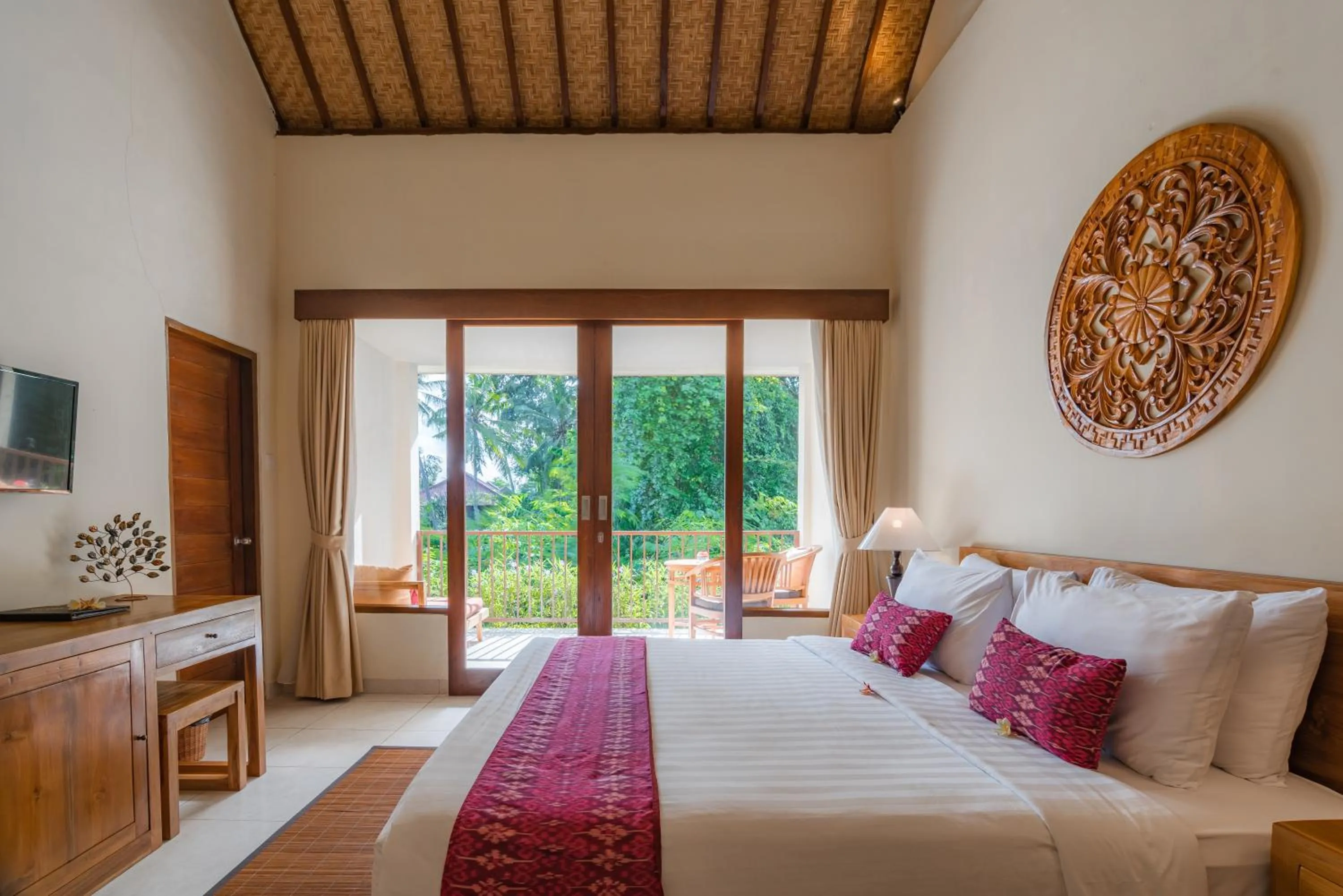 Photo of the whole room, Bed in Swahita Ubud